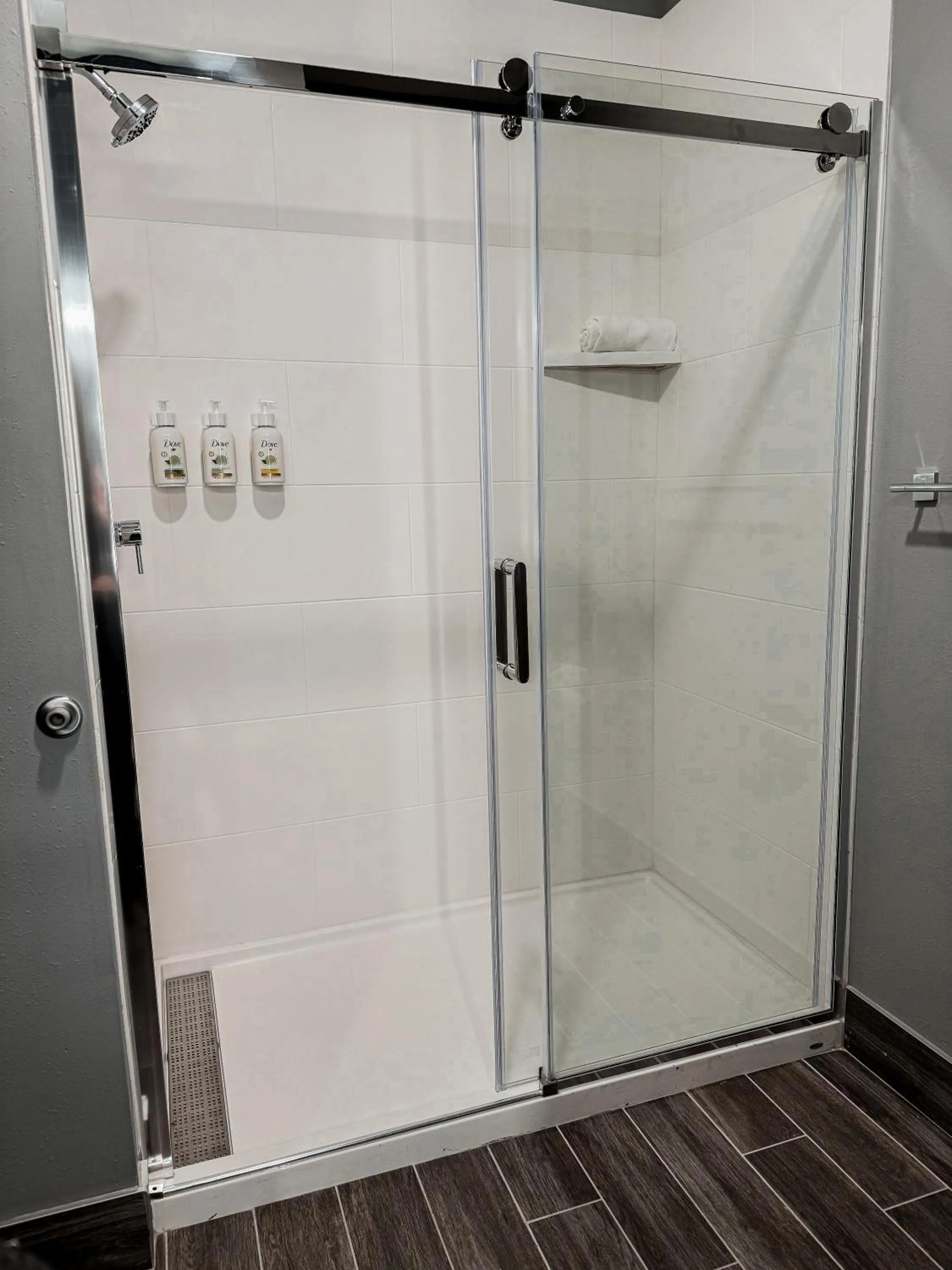Shower in La Quinta Inn & Suites by Wyndham Mount Laurel Moorestown