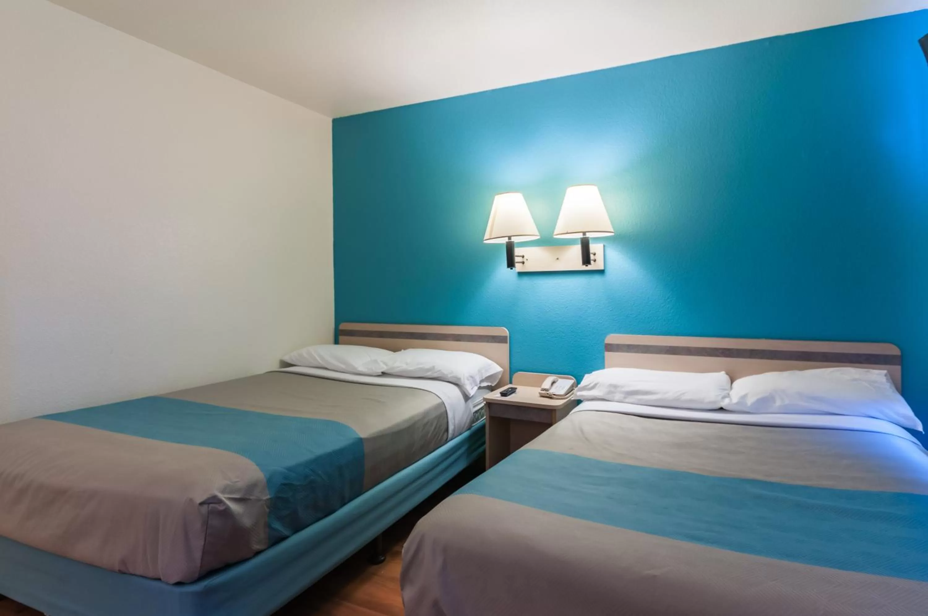 Bedroom, Bed in Motel 6-Green River, UT