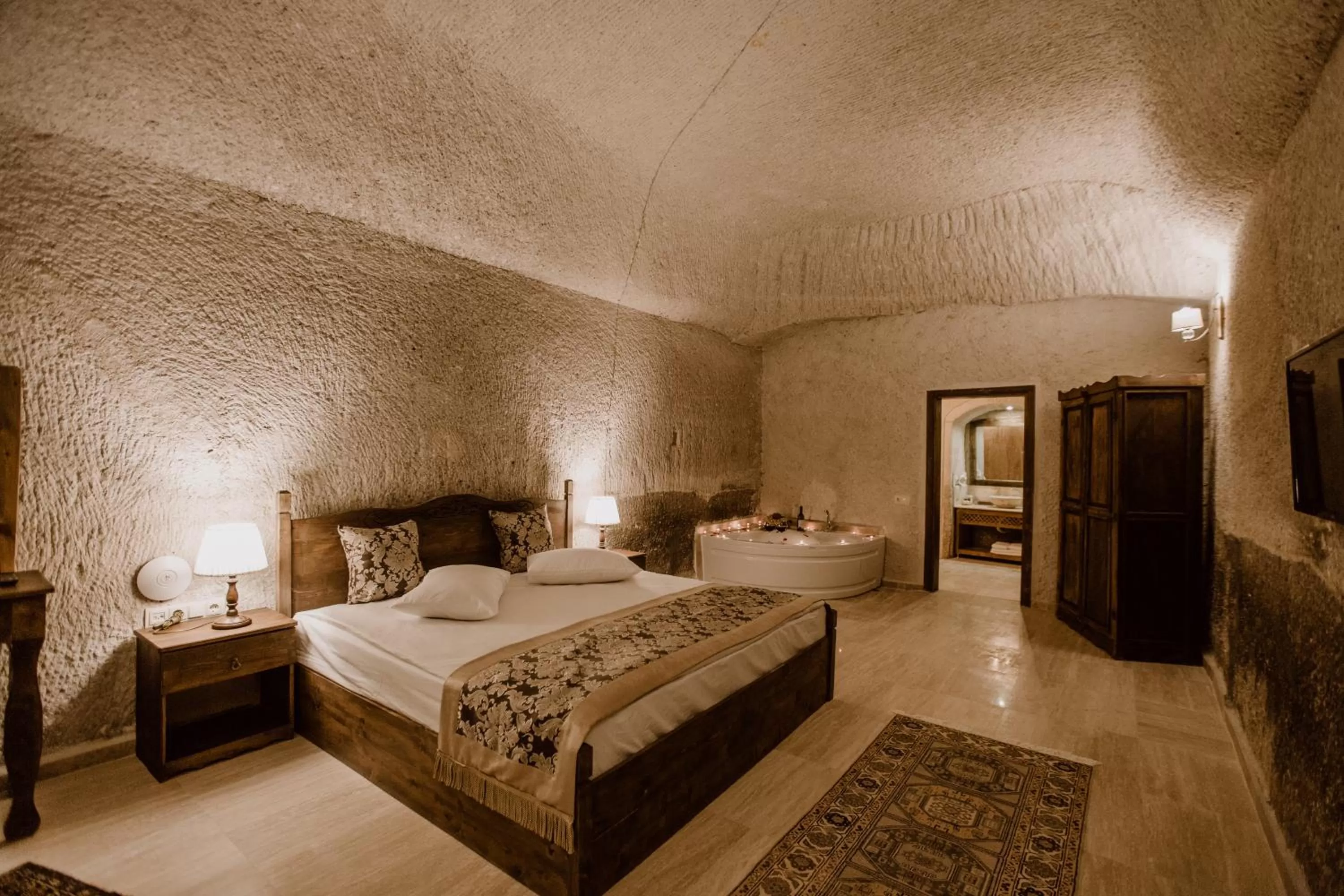 Bed in Kismet Cave Mansion
