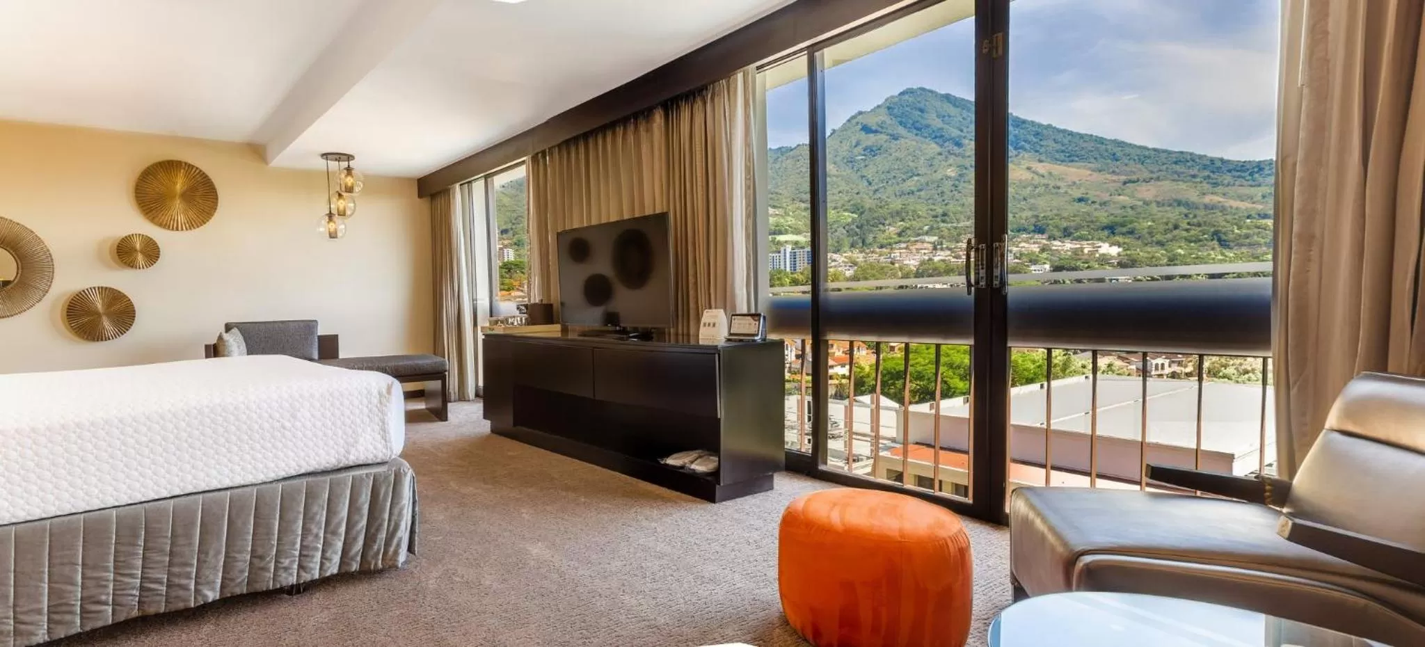 Photo of the whole room, Bed in Hilton San Salvador