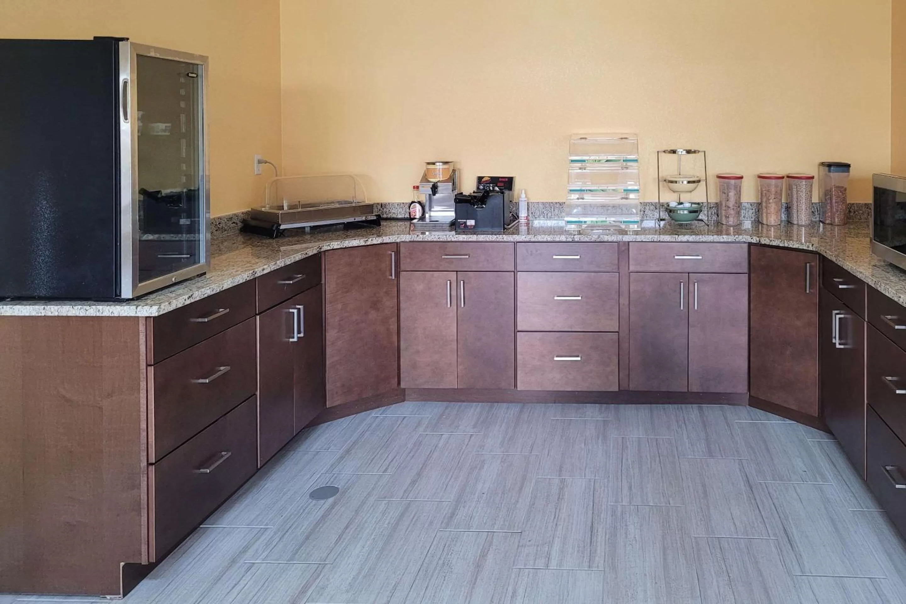 Breakfast in Quality Inn Tifton