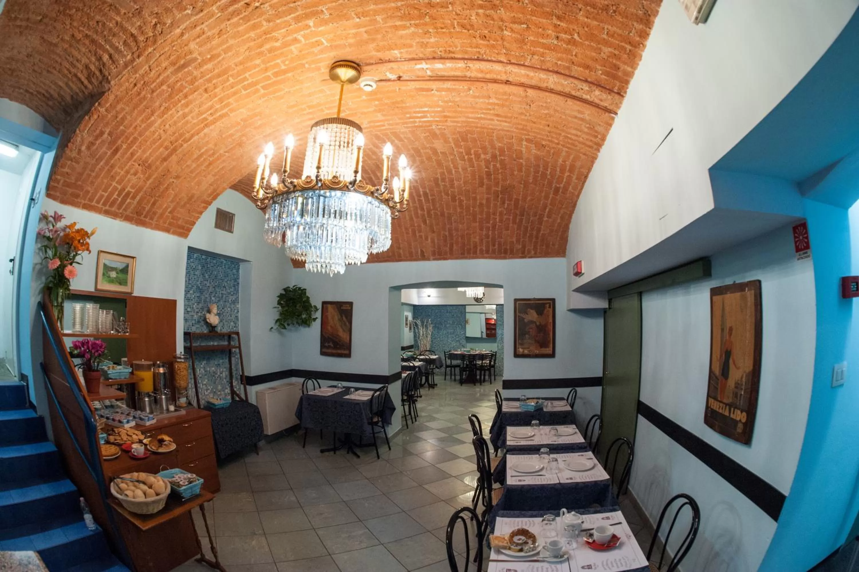 Restaurant/places to eat in The Best Hotel