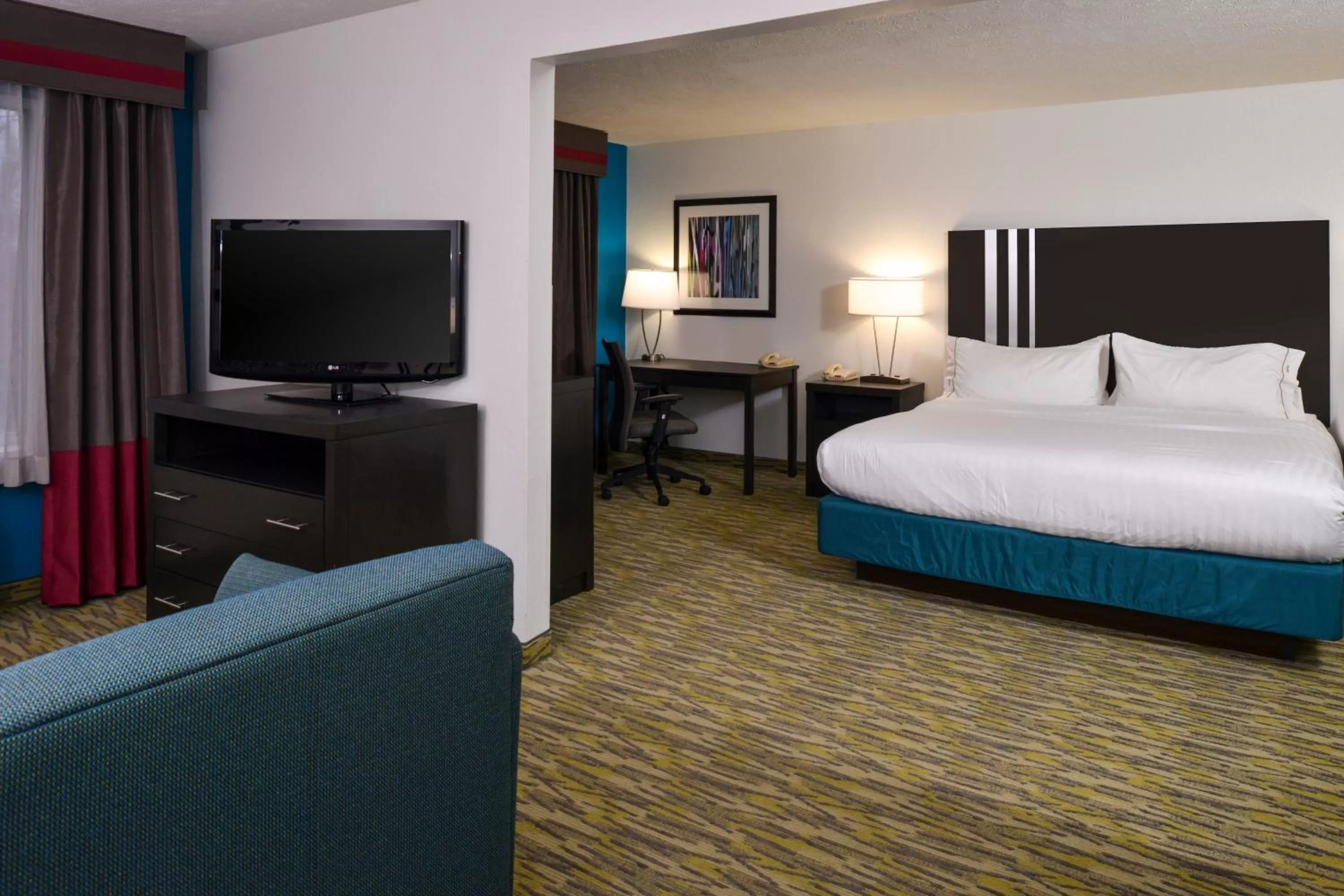 Photo of the whole room in Holiday Inn Express Hotel & Suites Omaha West by IHG