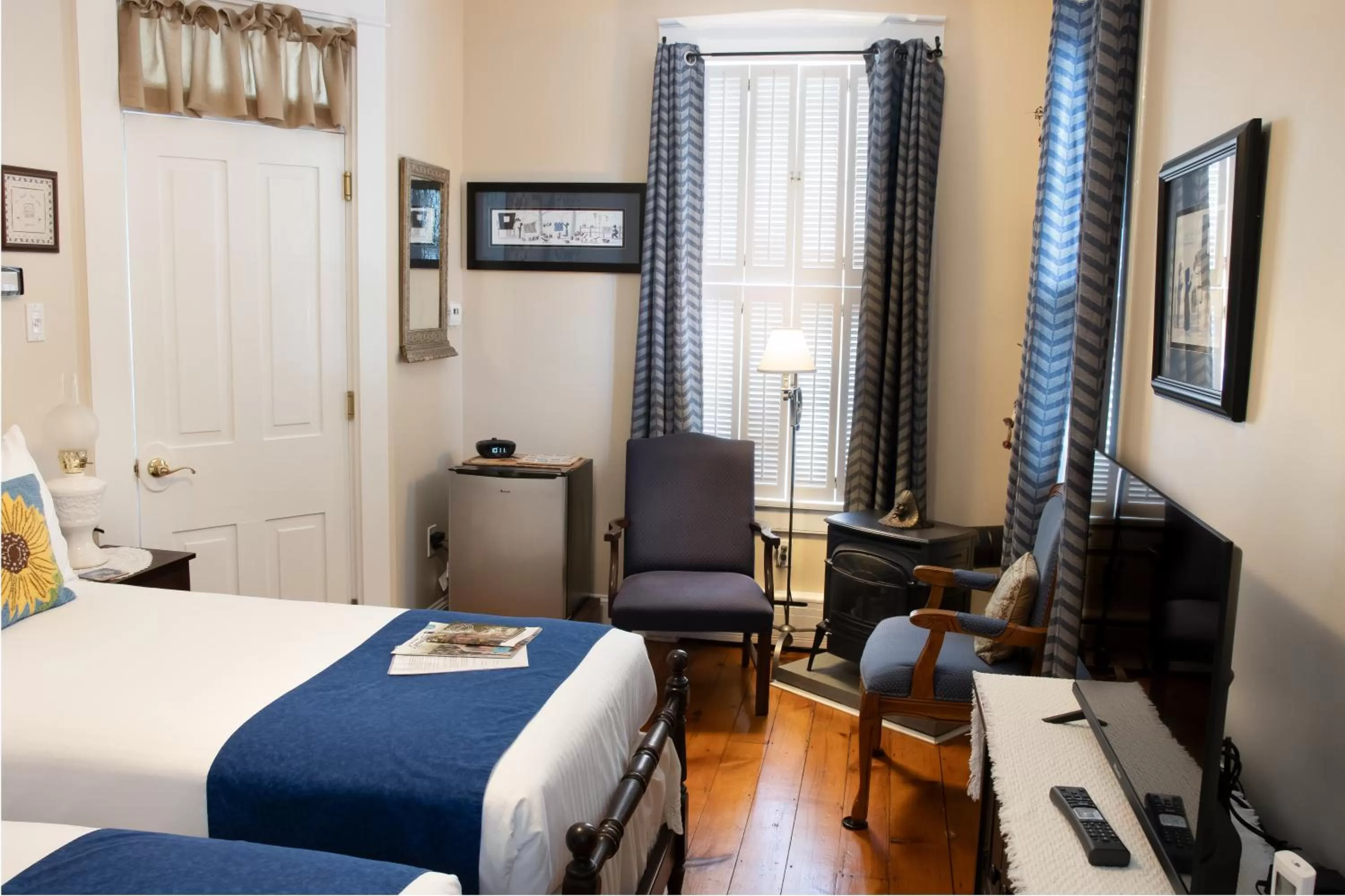 Seating area, Bed in EJ Bowman House Bed & Breakfast