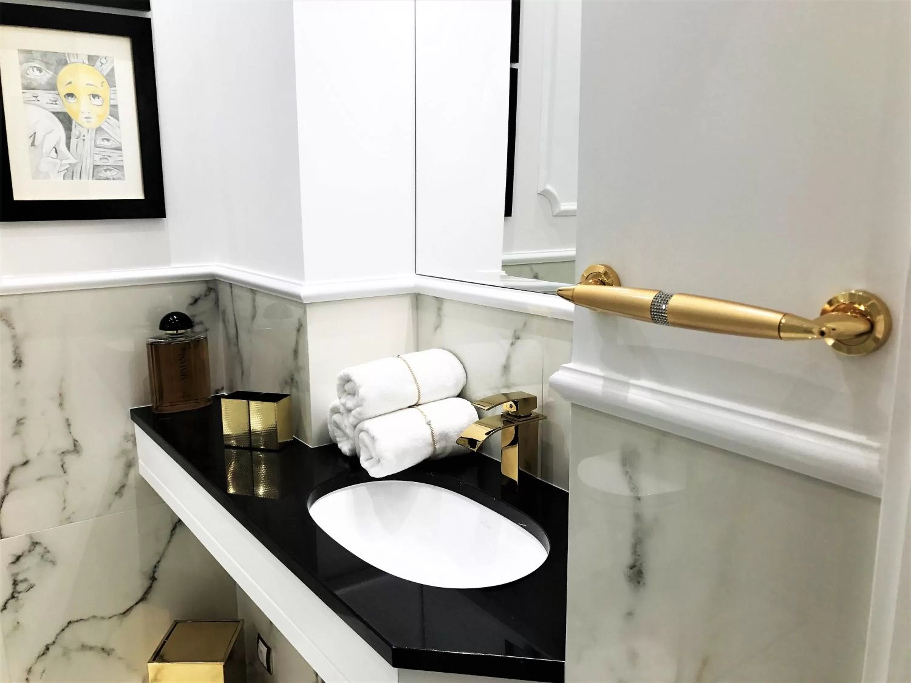 Bathroom in Luxury Apartments MONDRIAN Market Square II