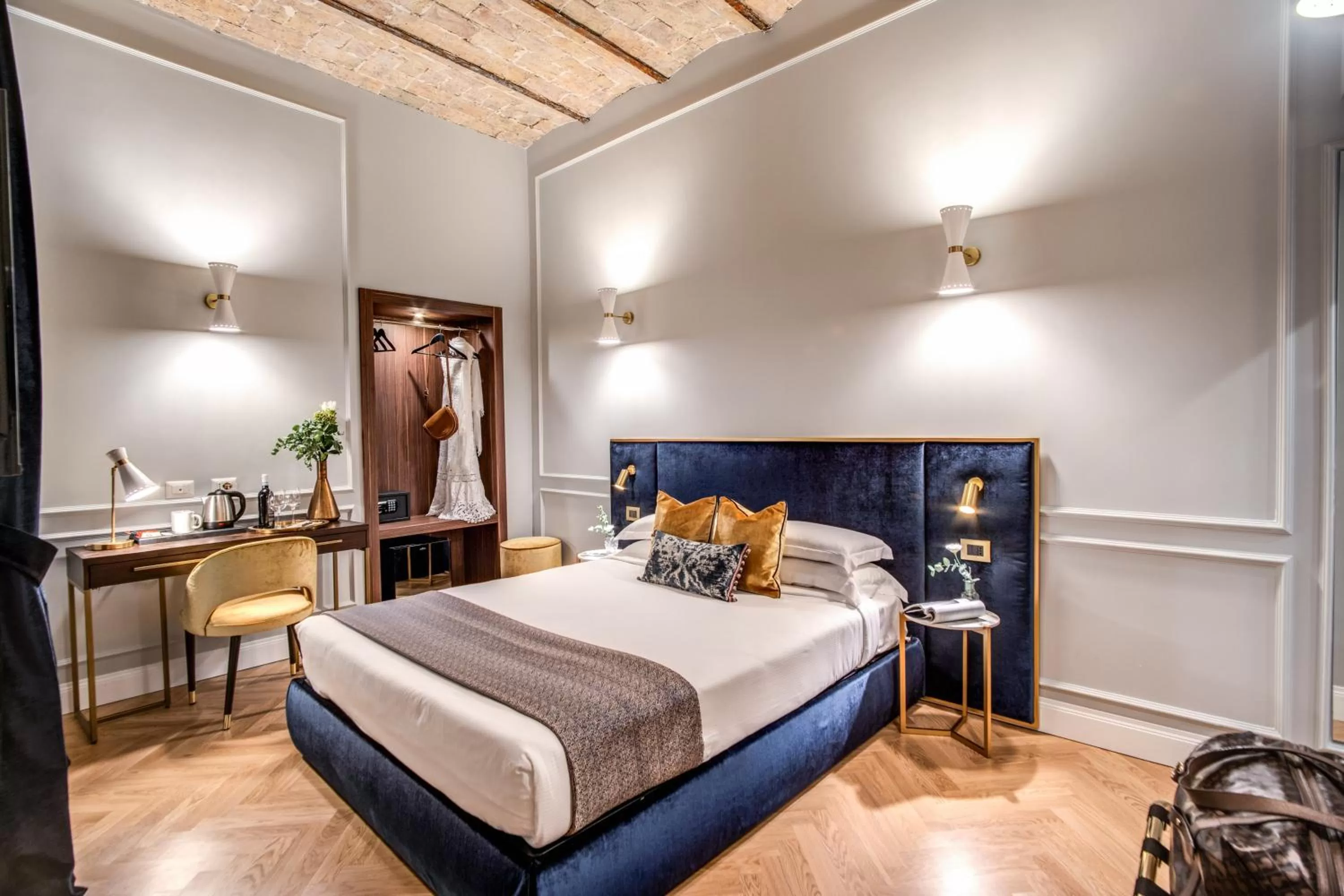 Bed in Tree Charme Augusto Boutique Hotel