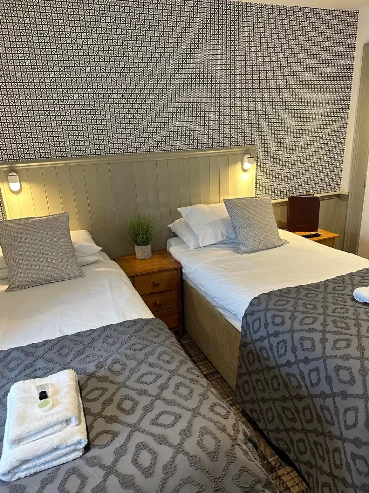 Twin Room in Nithsdale Hotel Twin Room in Nithsdale Hotel