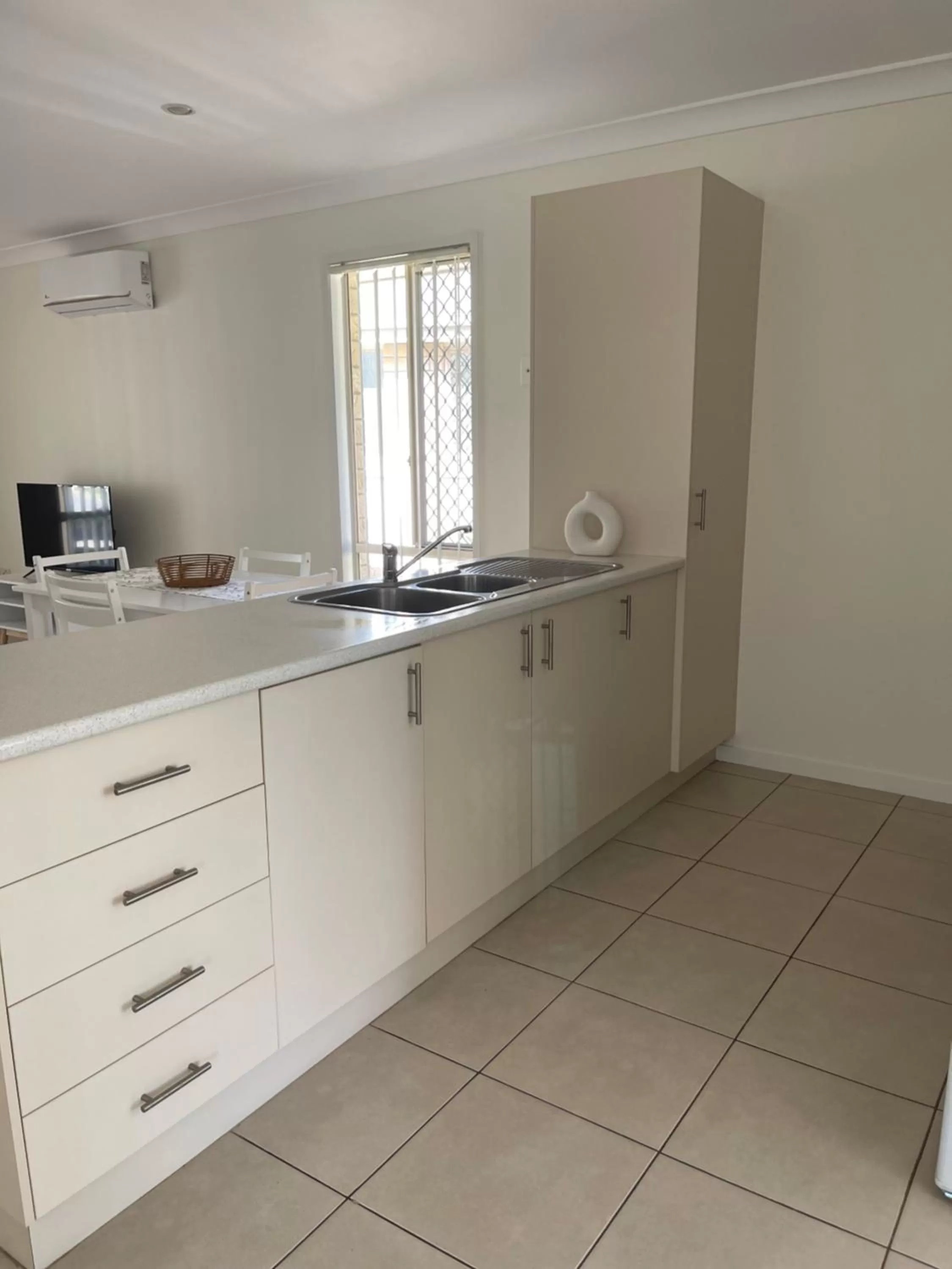 Kitchen/Kitchenette in Esk Mountain View Lodge