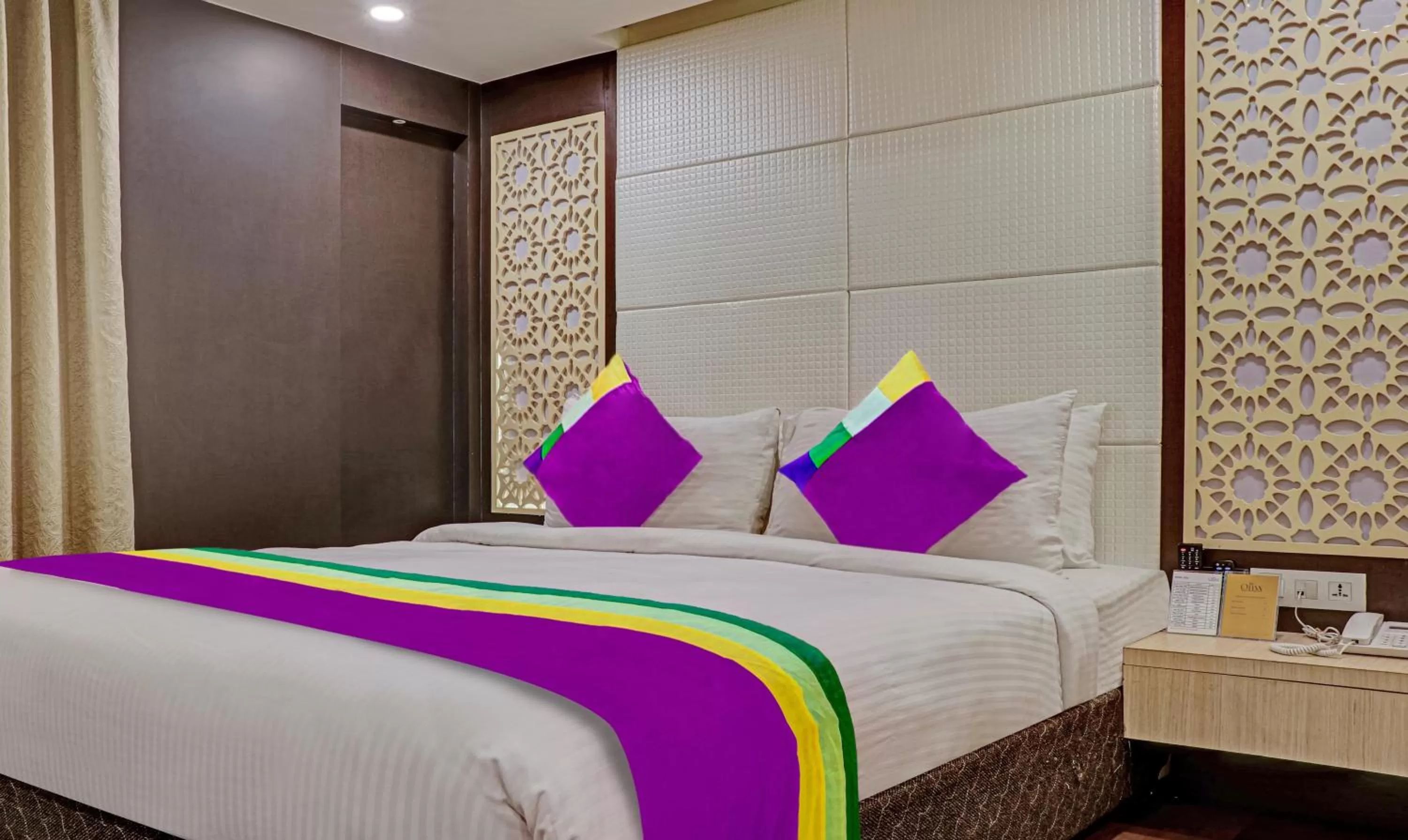 Bathroom, Bed in The Onyx Hotel