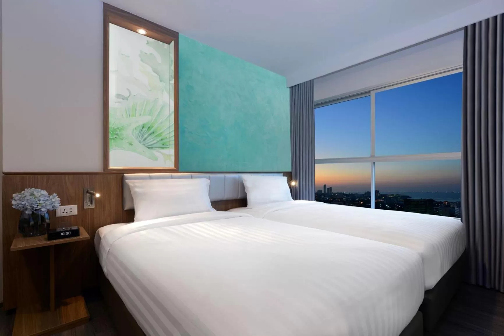 Bedroom, Bed in Centre Point Prime Hotel Pattaya