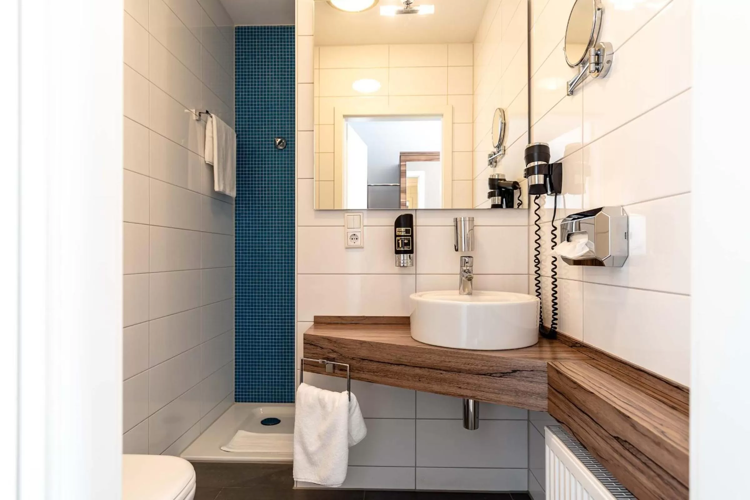 Shower in Altstadthotel Guesthouse Die Galerie