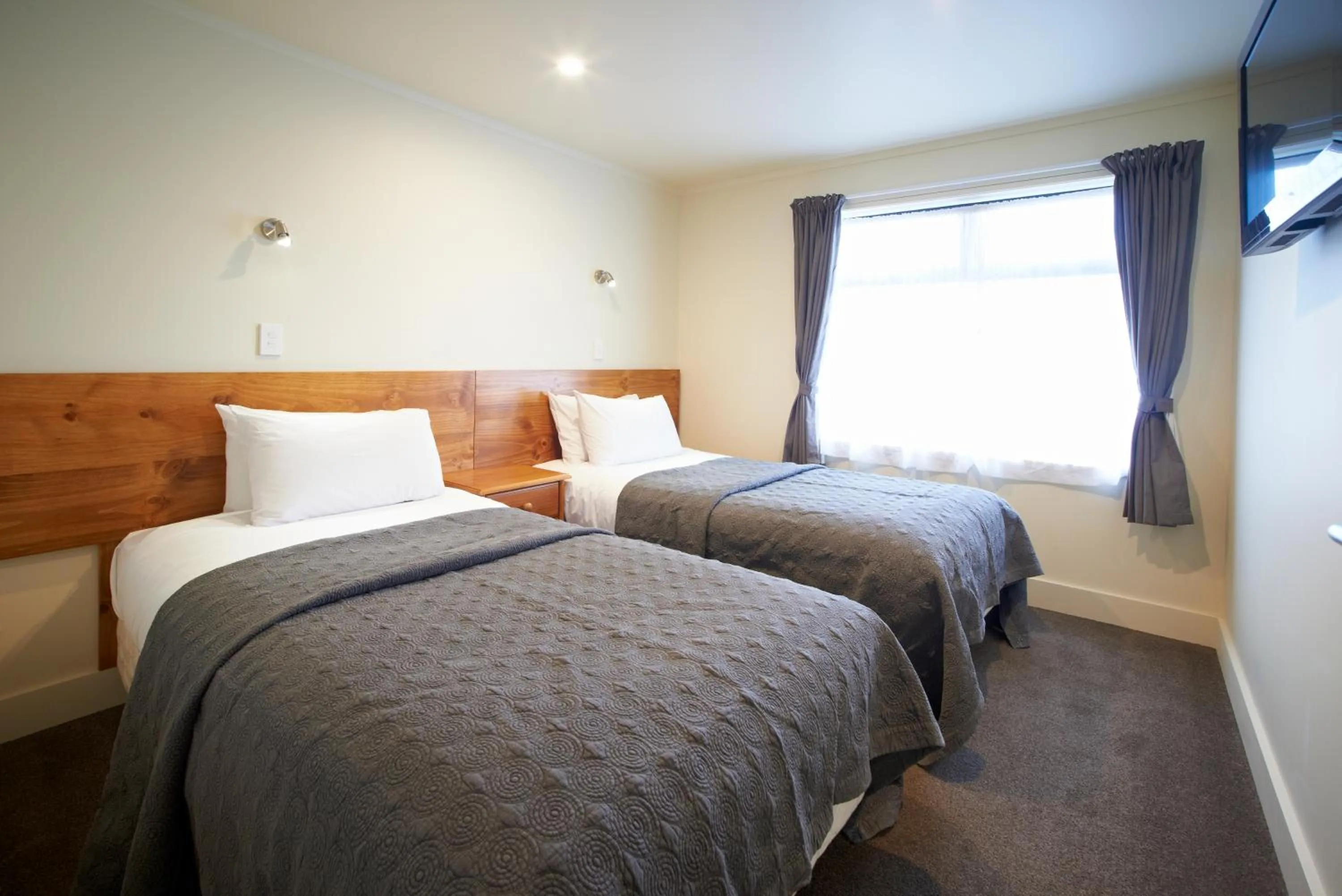 Bed in Auto Lodge Motel