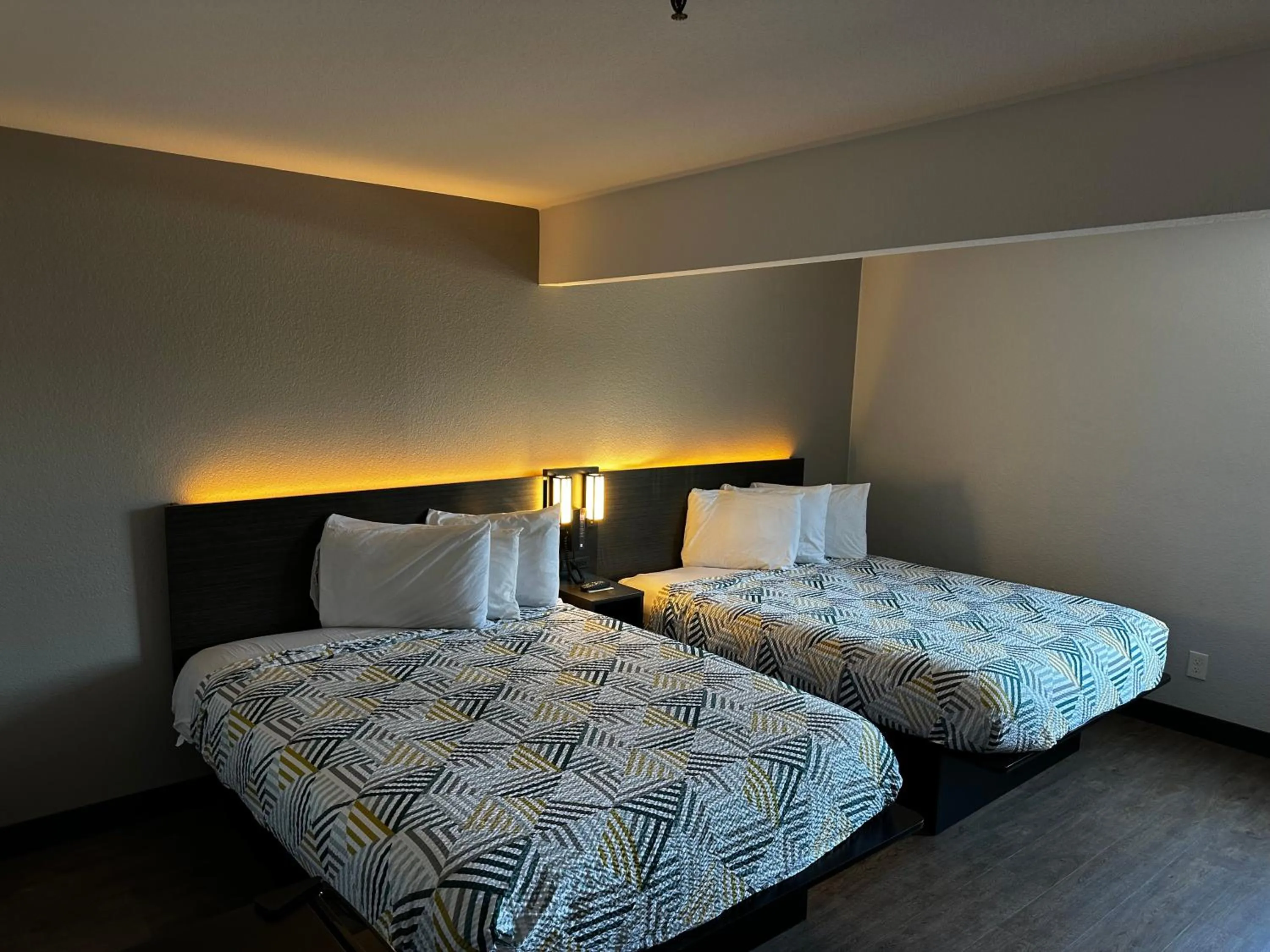 Bed in Motel 6-San Diego, CA - Hotel Circle - Mission Valley