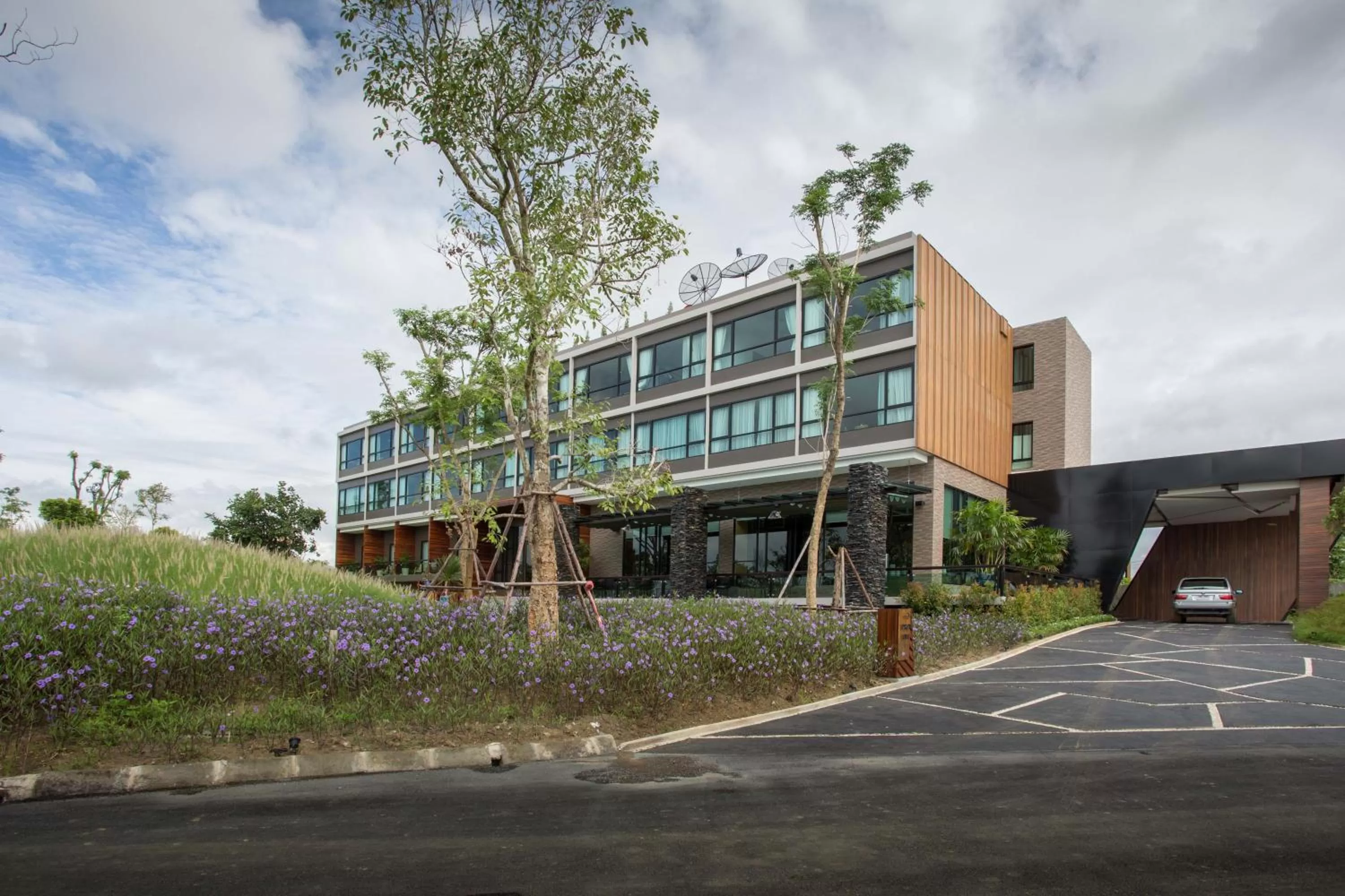 Property building in North Hill City Resort