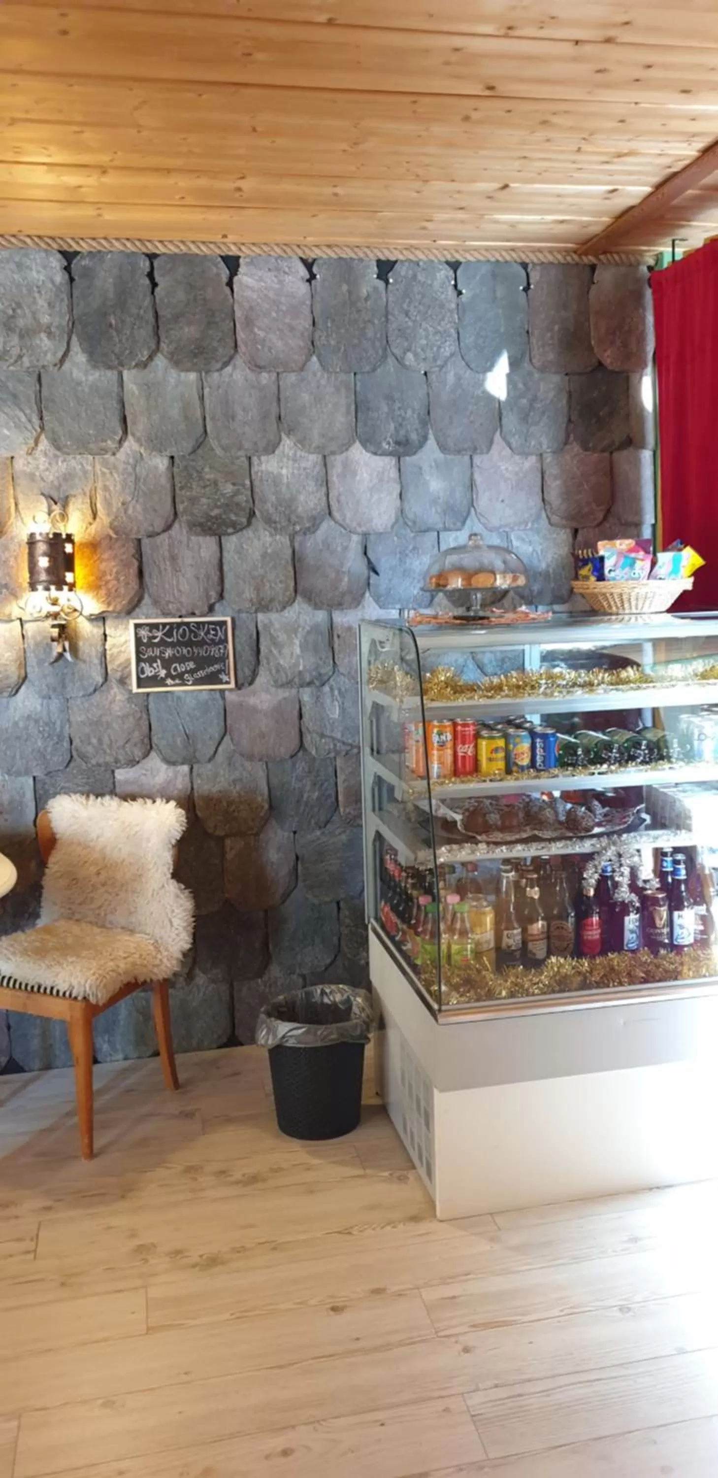 Drinks in Woodstock B & B Studios