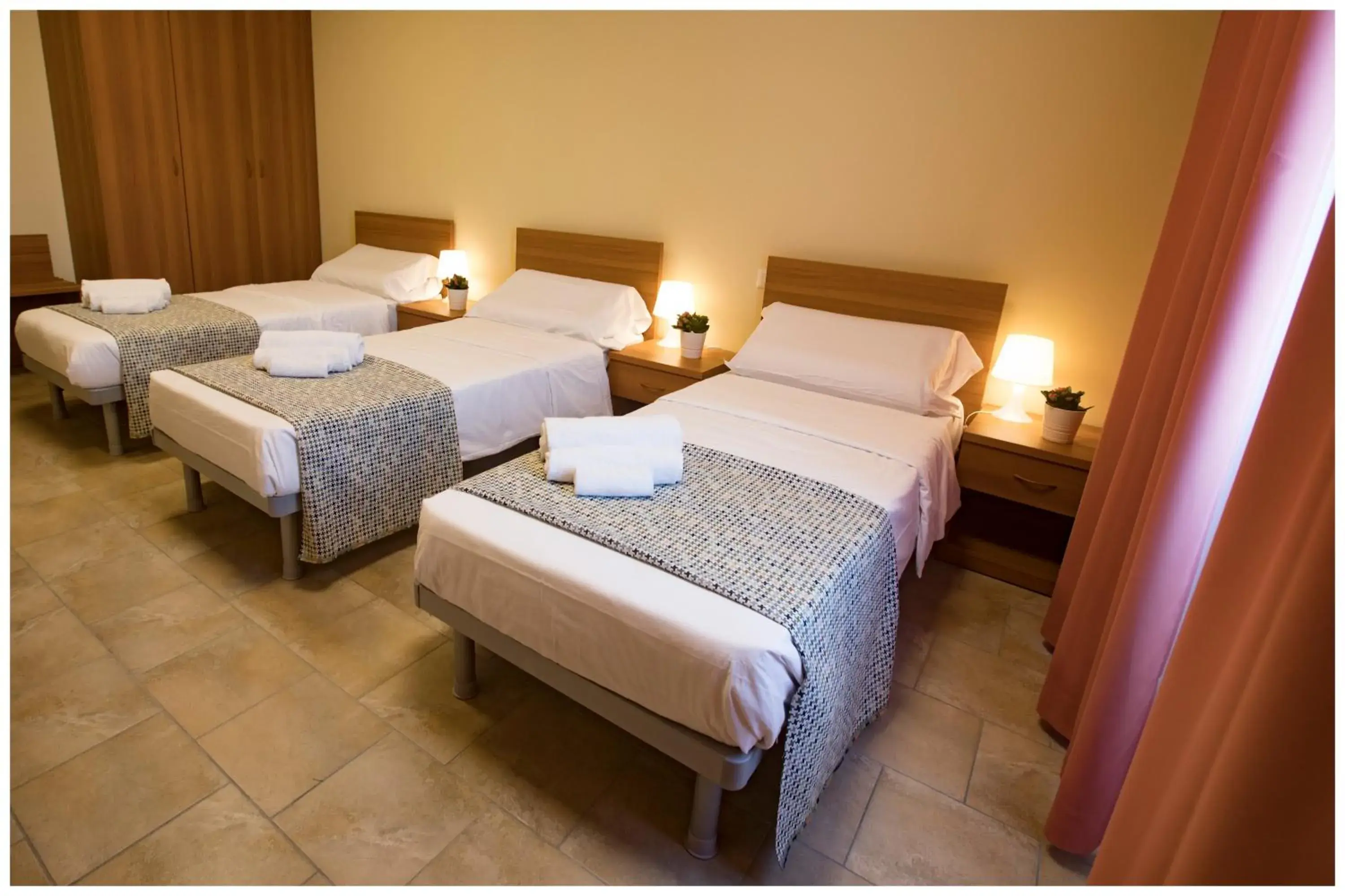 Triple Room in Santa Teresa House Triple Room in Santa Teresa House