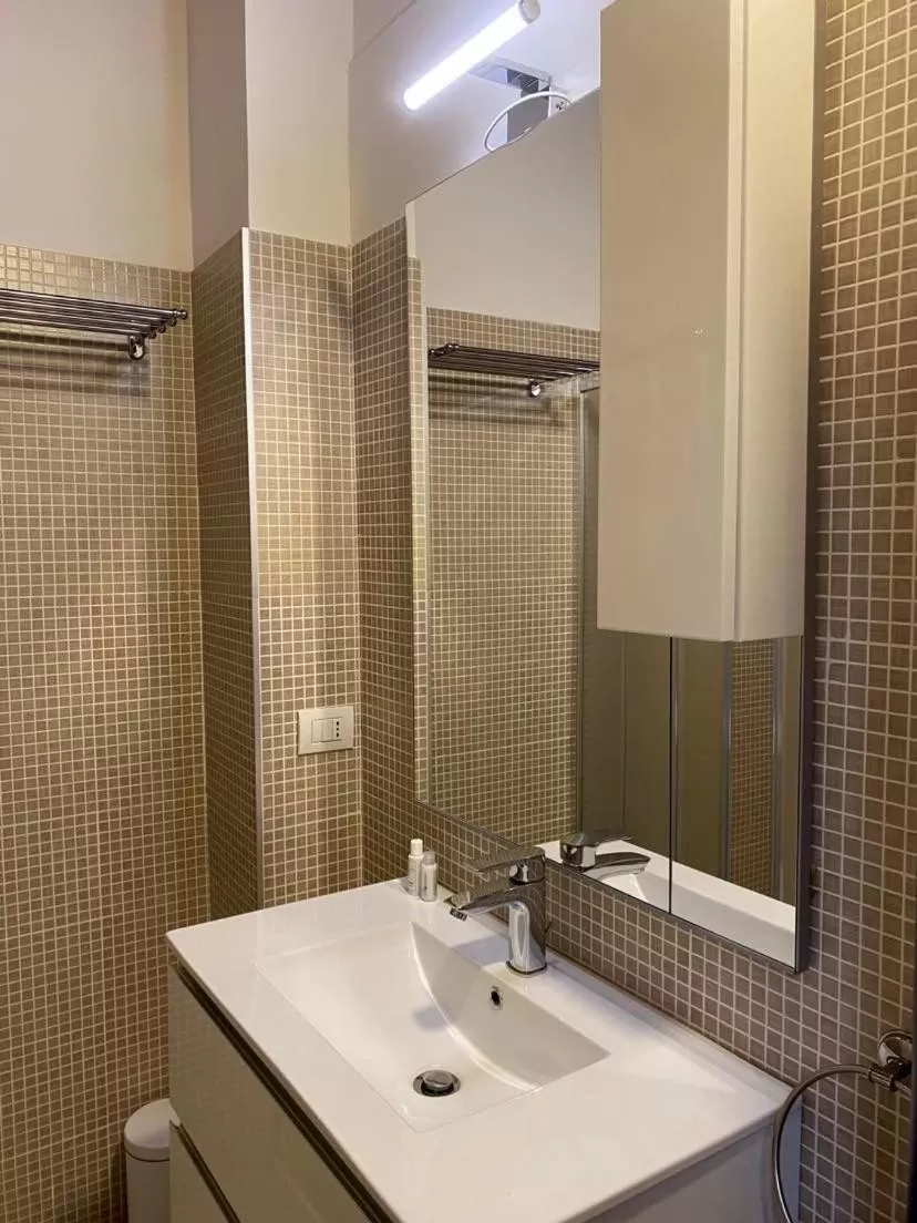 Bathroom in La Casa di Valeria - Modena