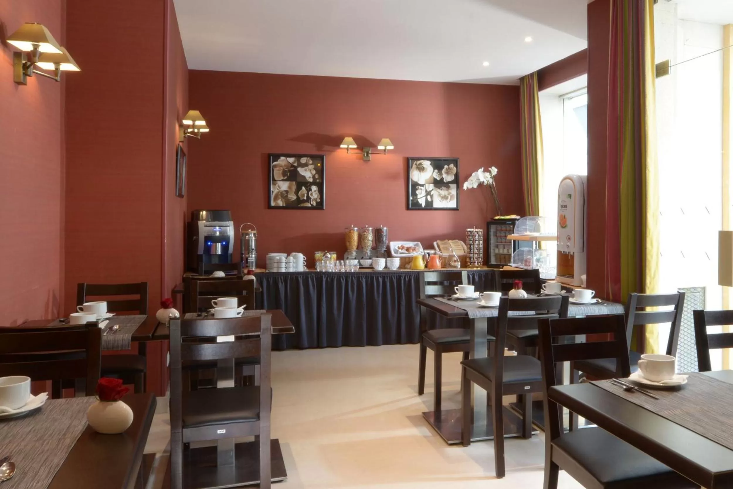 Restaurant/places to eat in Hôtel Orchidée
