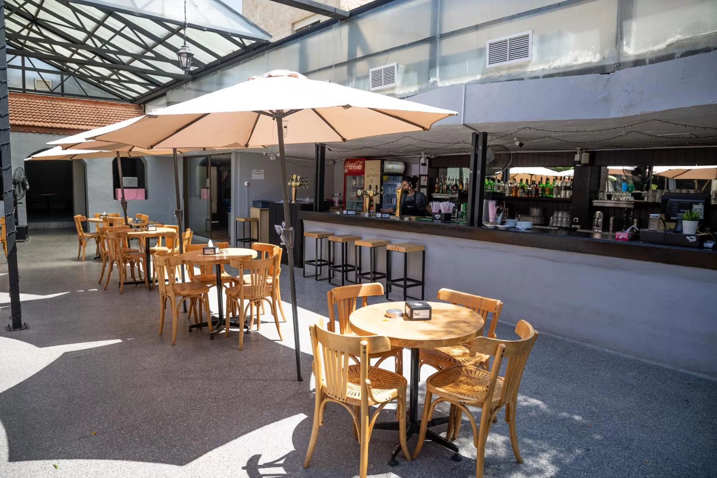 Restaurant/places to eat in Dali House