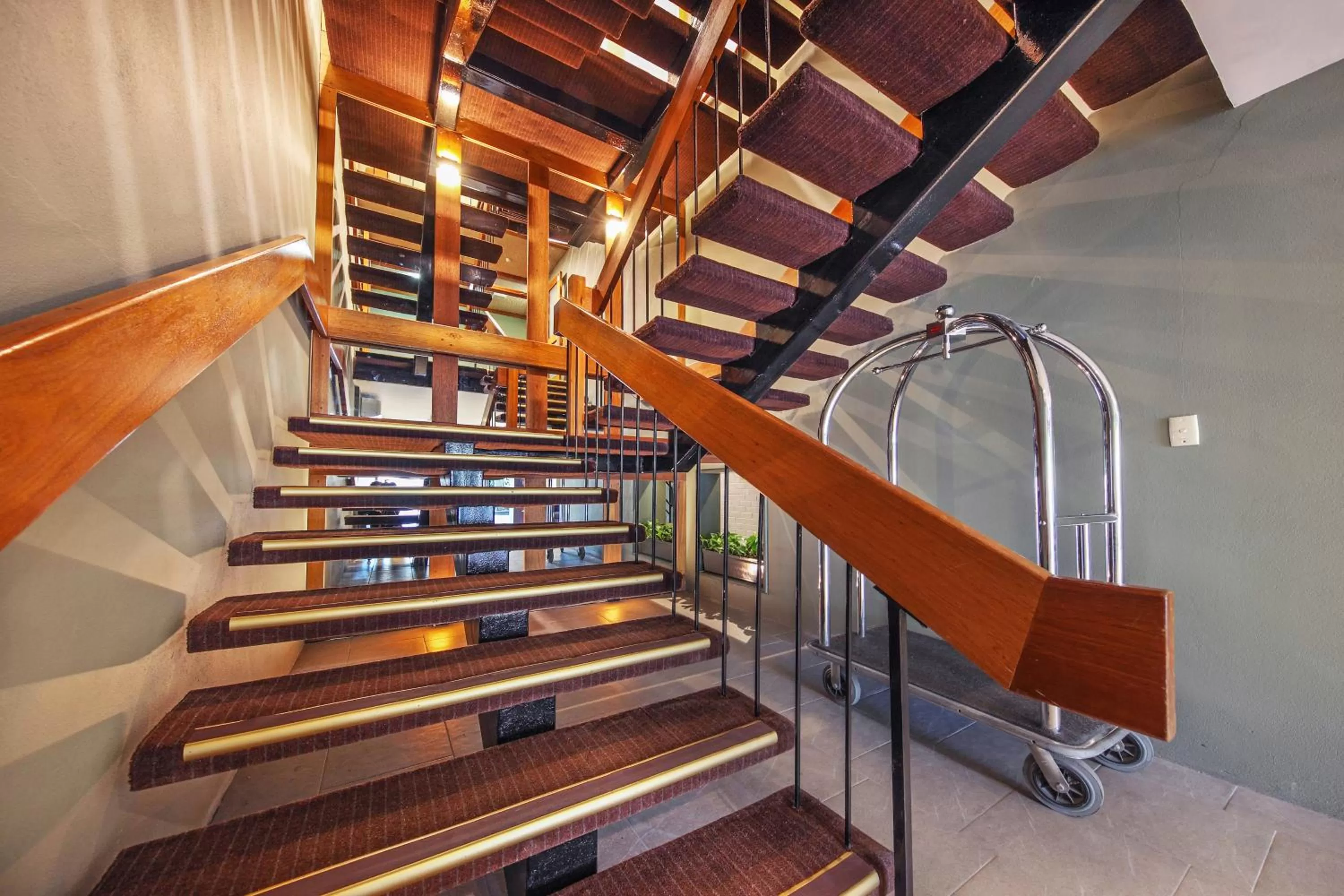 Belconnen Way Hotel & Serviced Apartments