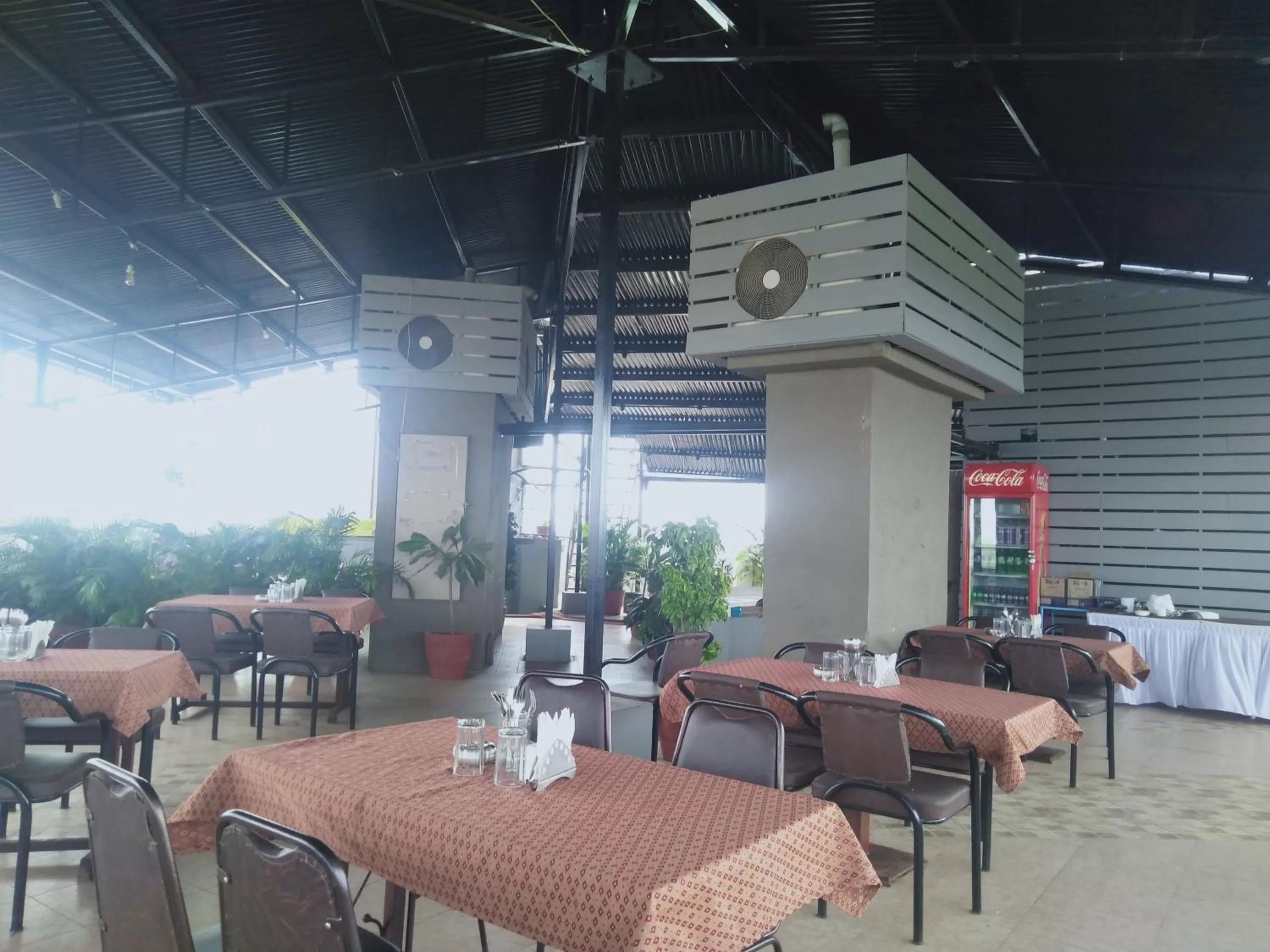 Restaurant/places to eat in Hotel Udayanraje Palace