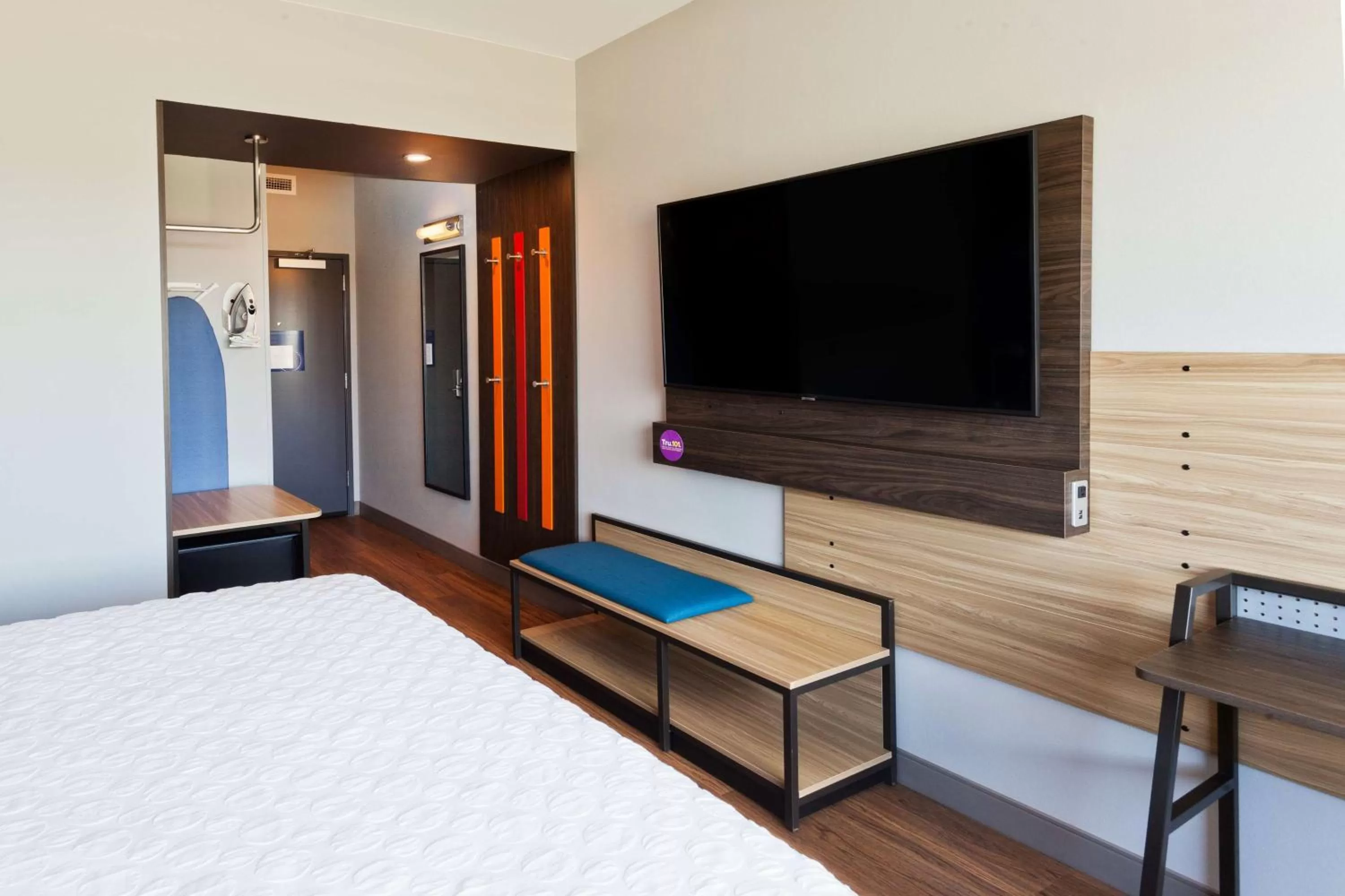 Bedroom, Bed in Tru By Hilton Prattville
