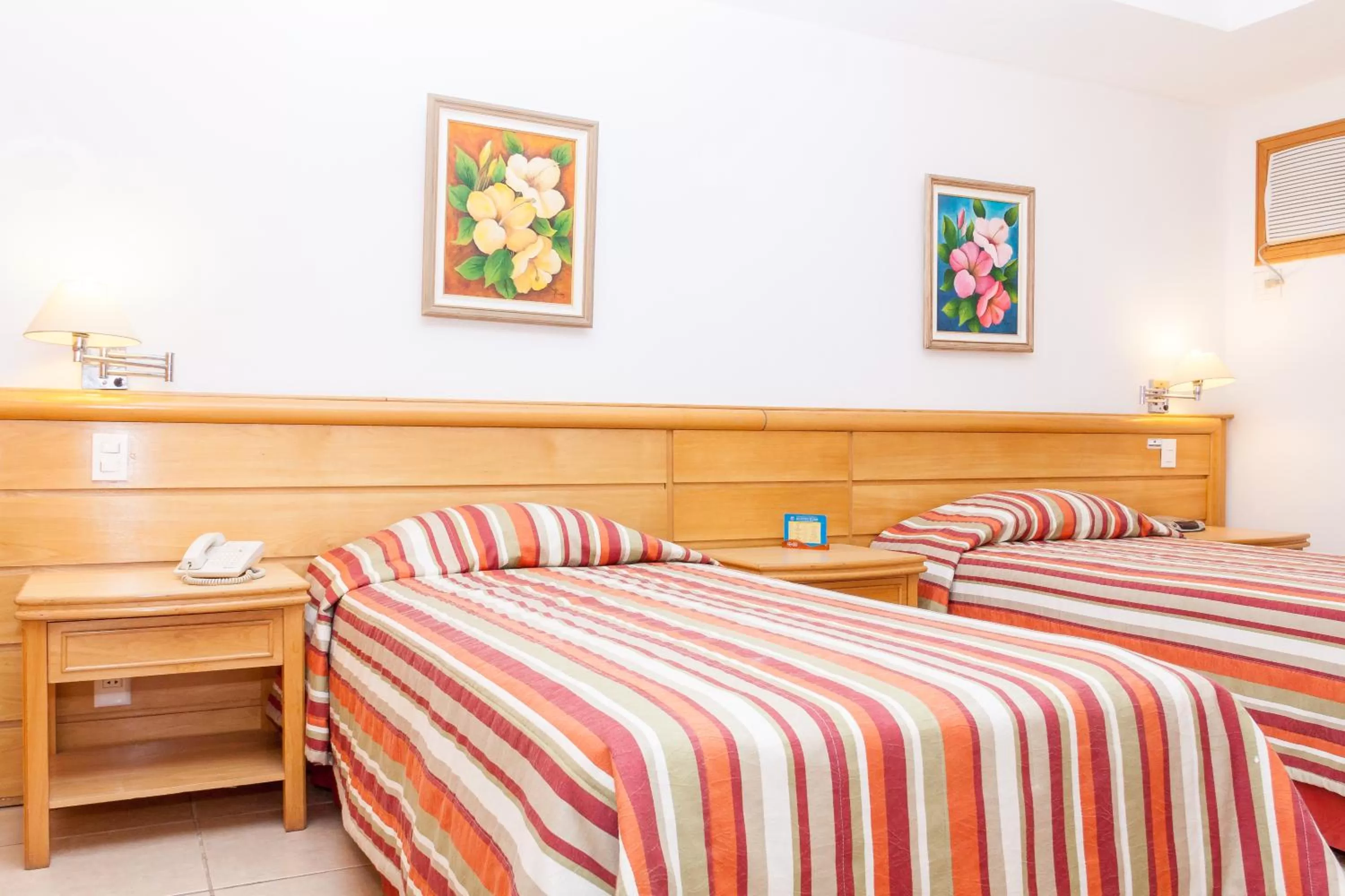 Photo of the whole room, Bed in Hotel Atlântico Búzios Convention