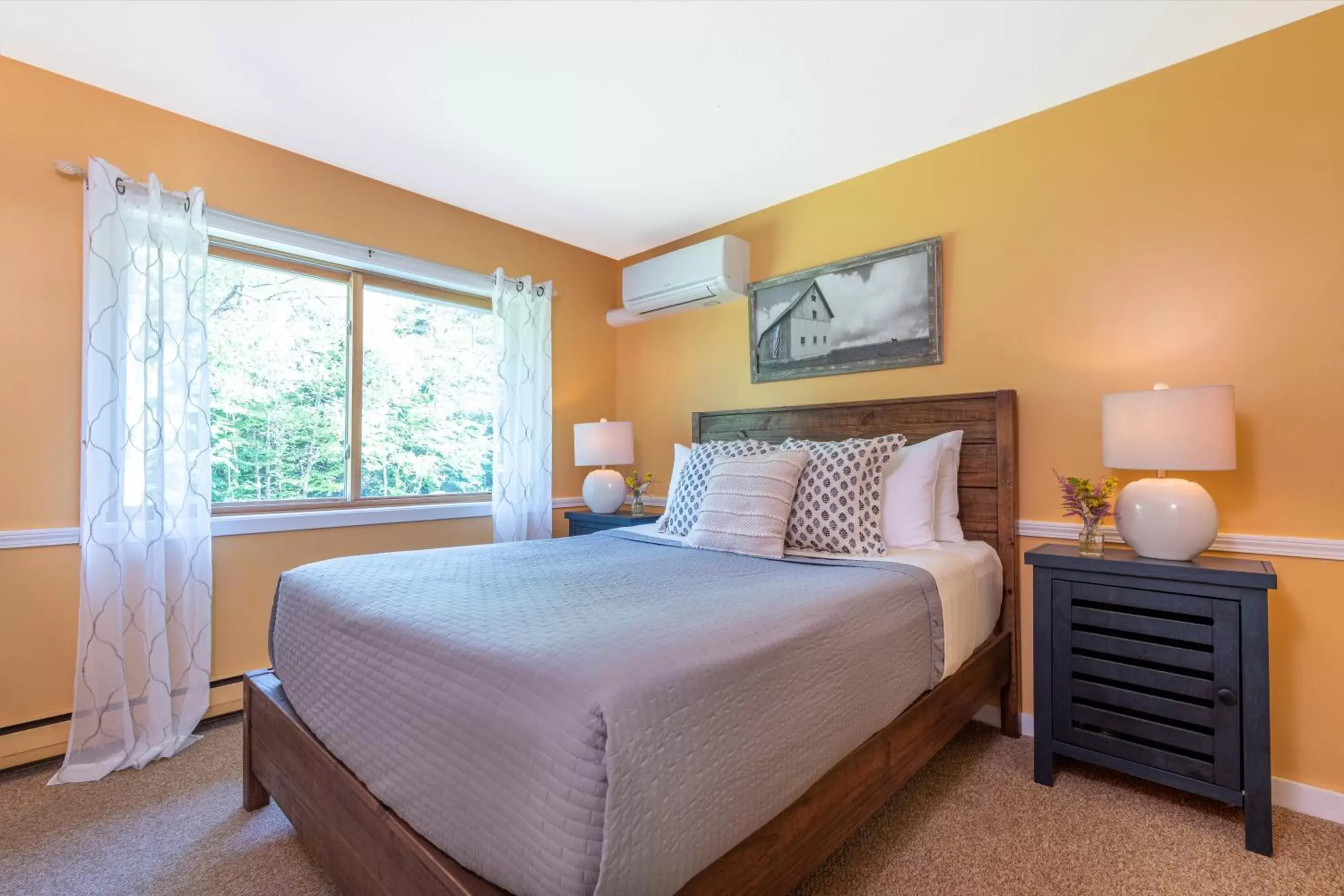 Standard Queen Room in White Horse Lodge Standard Queen Room in White Horse Lodge