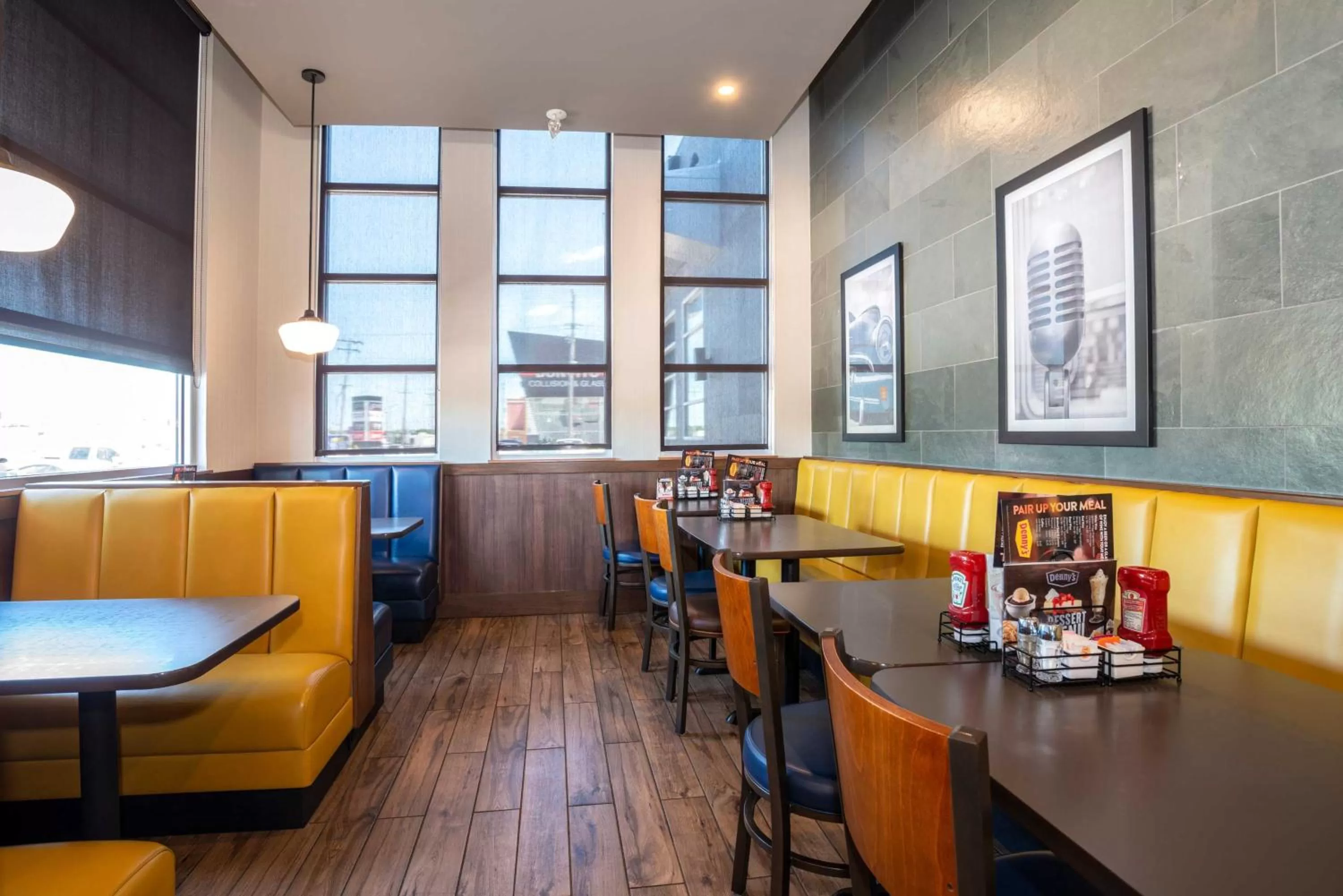 Restaurant/places to eat in Sandman Hotel & Suites Winnipeg Airport