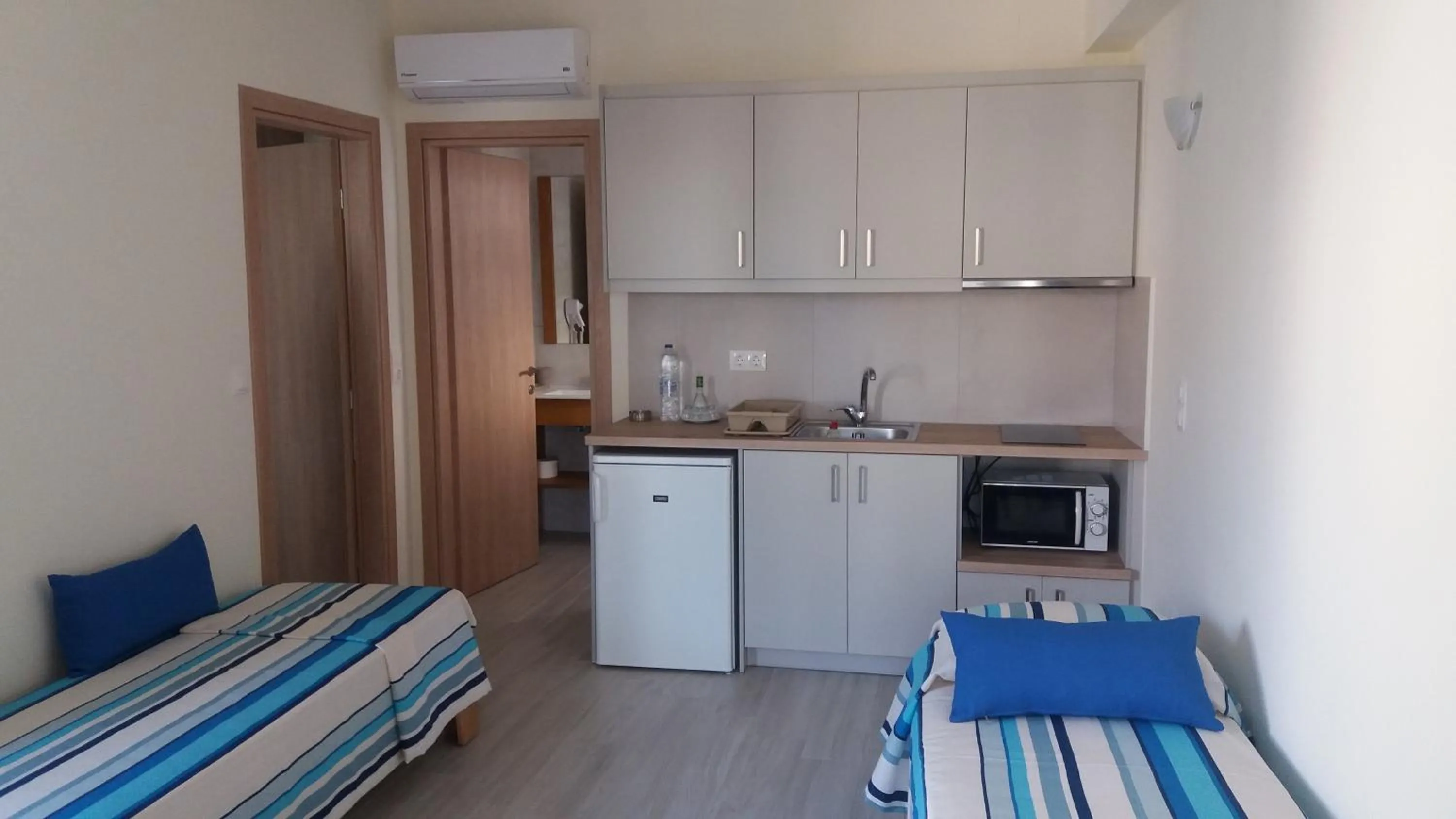 Photo of the whole room in Ilian Beach & Apartments