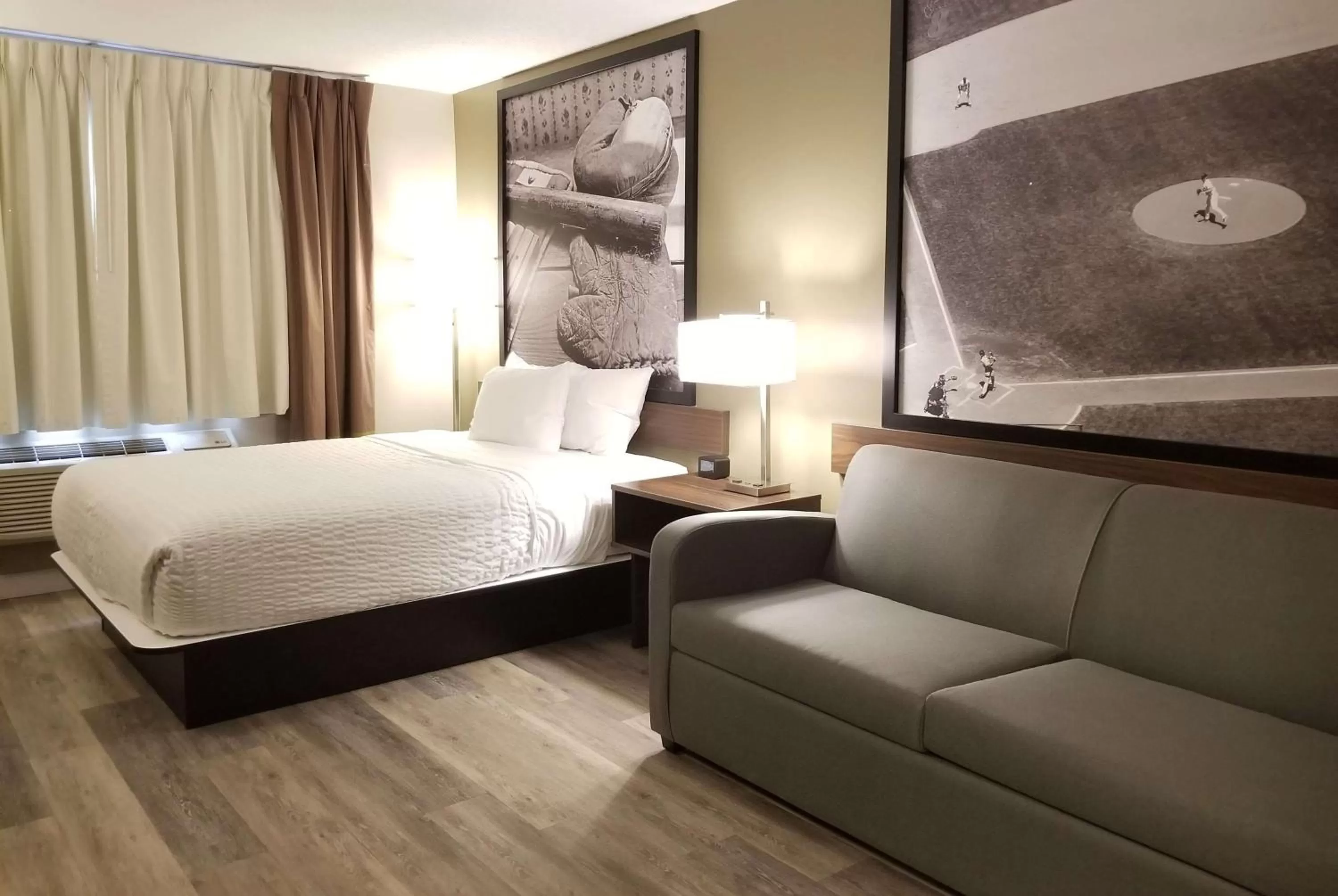 Photo of the whole room, Bed in Super 8 by Wyndham Winnipeg West