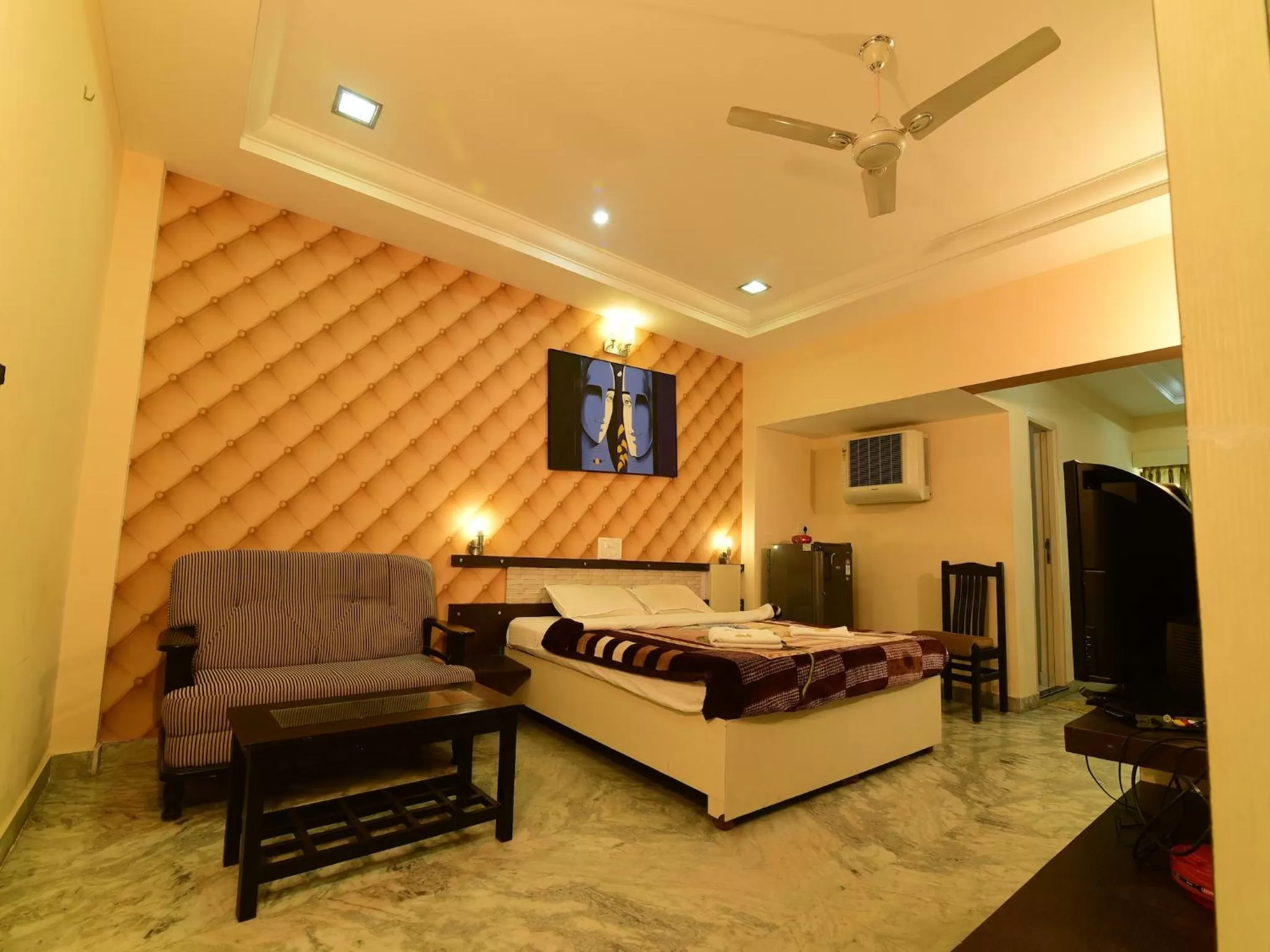 Bed in Hotel Ashlesh Manipal