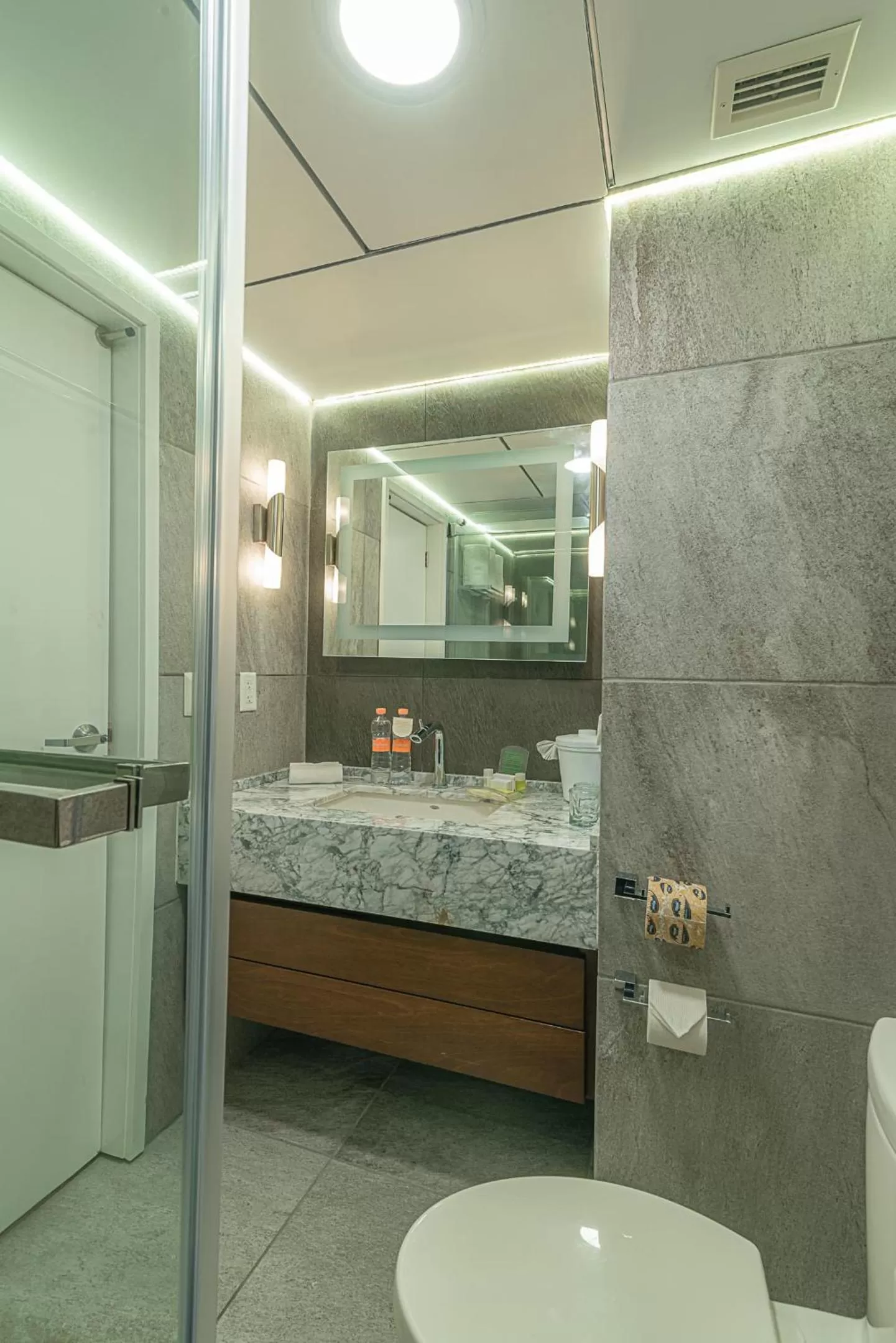 Bathroom in Holiday Inn Queretaro Centro Historico by IHG