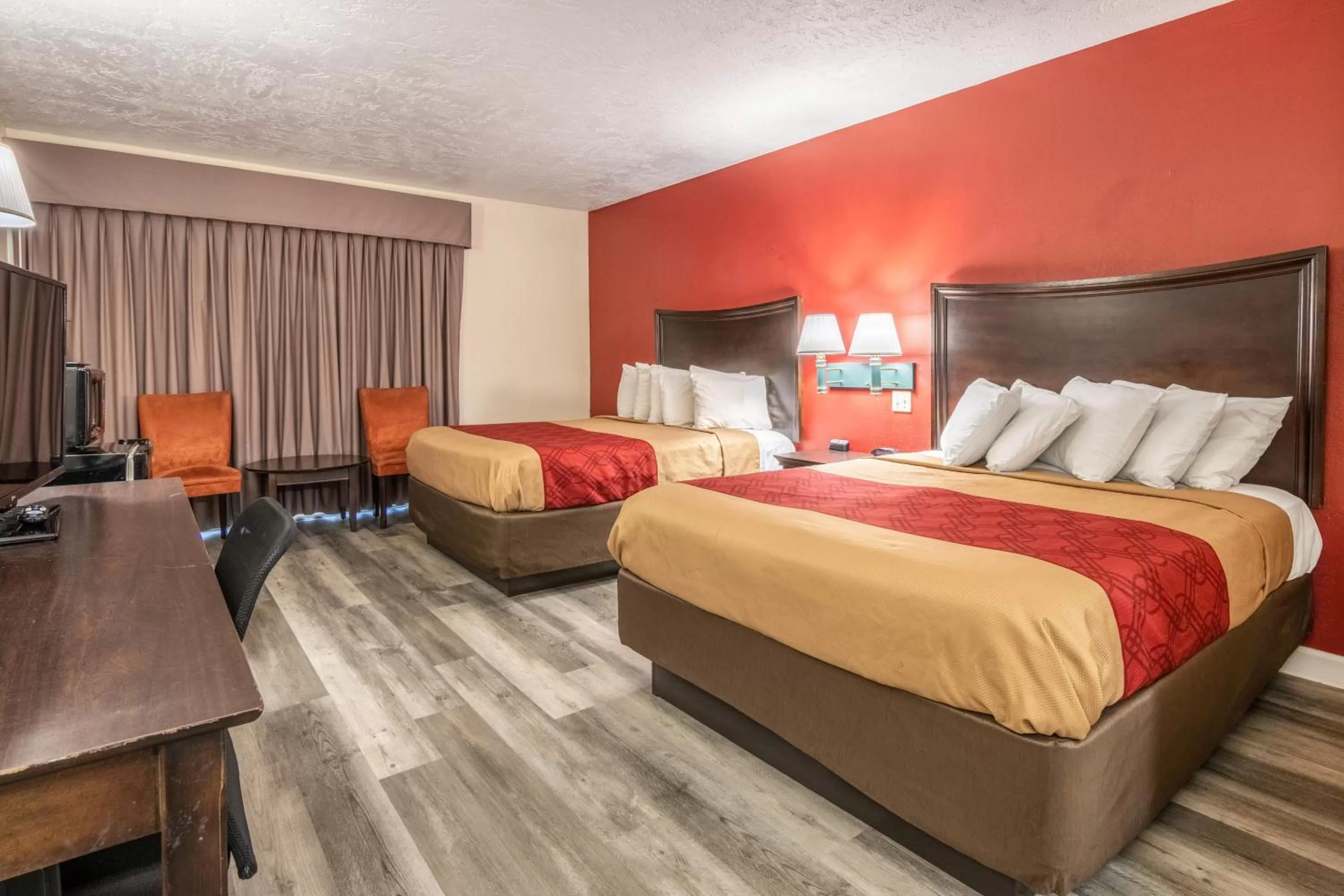 Bedroom, Bed in Perry Inn & Suites By Capital O National Fairground GA I 75