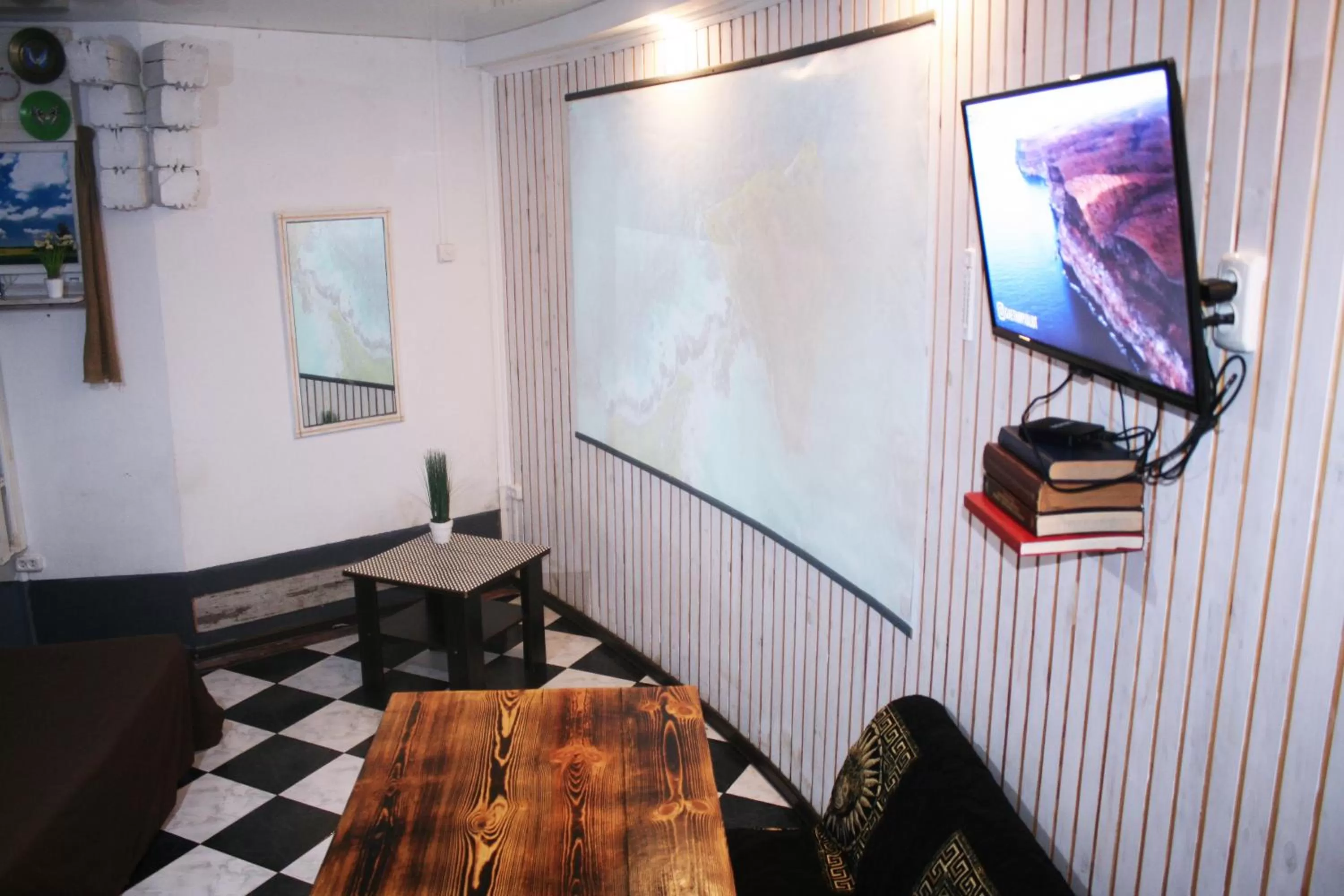 TV and multimedia in MAMBA HOTEL - готель в укритті