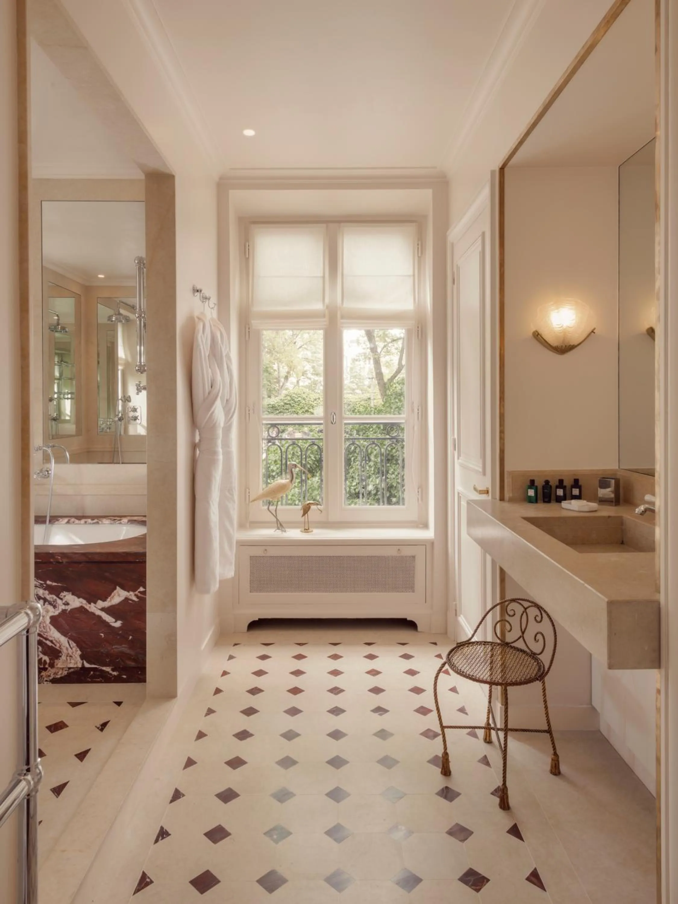 Bathroom, Bed in Hôtel Particulier Montmartre