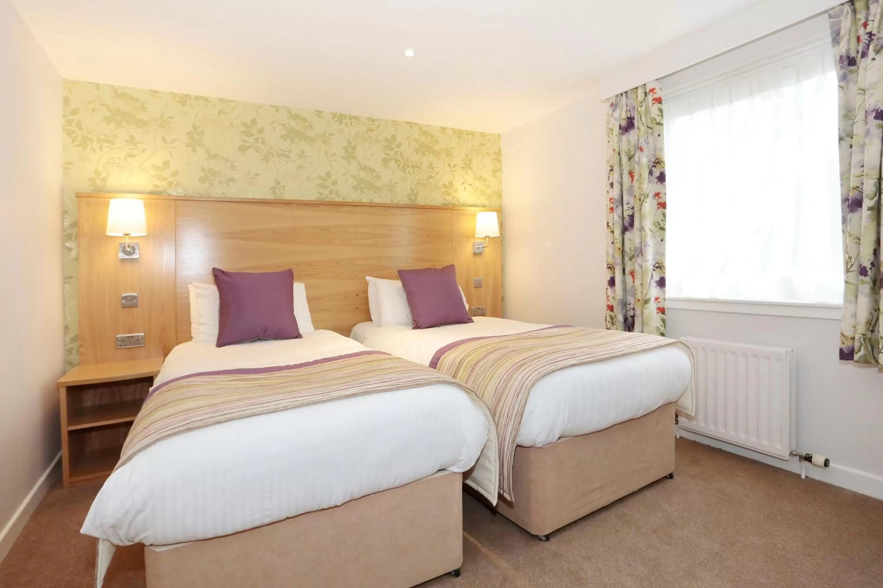 Bed in Invercarse Hotel Dundee, BW Signature Collection