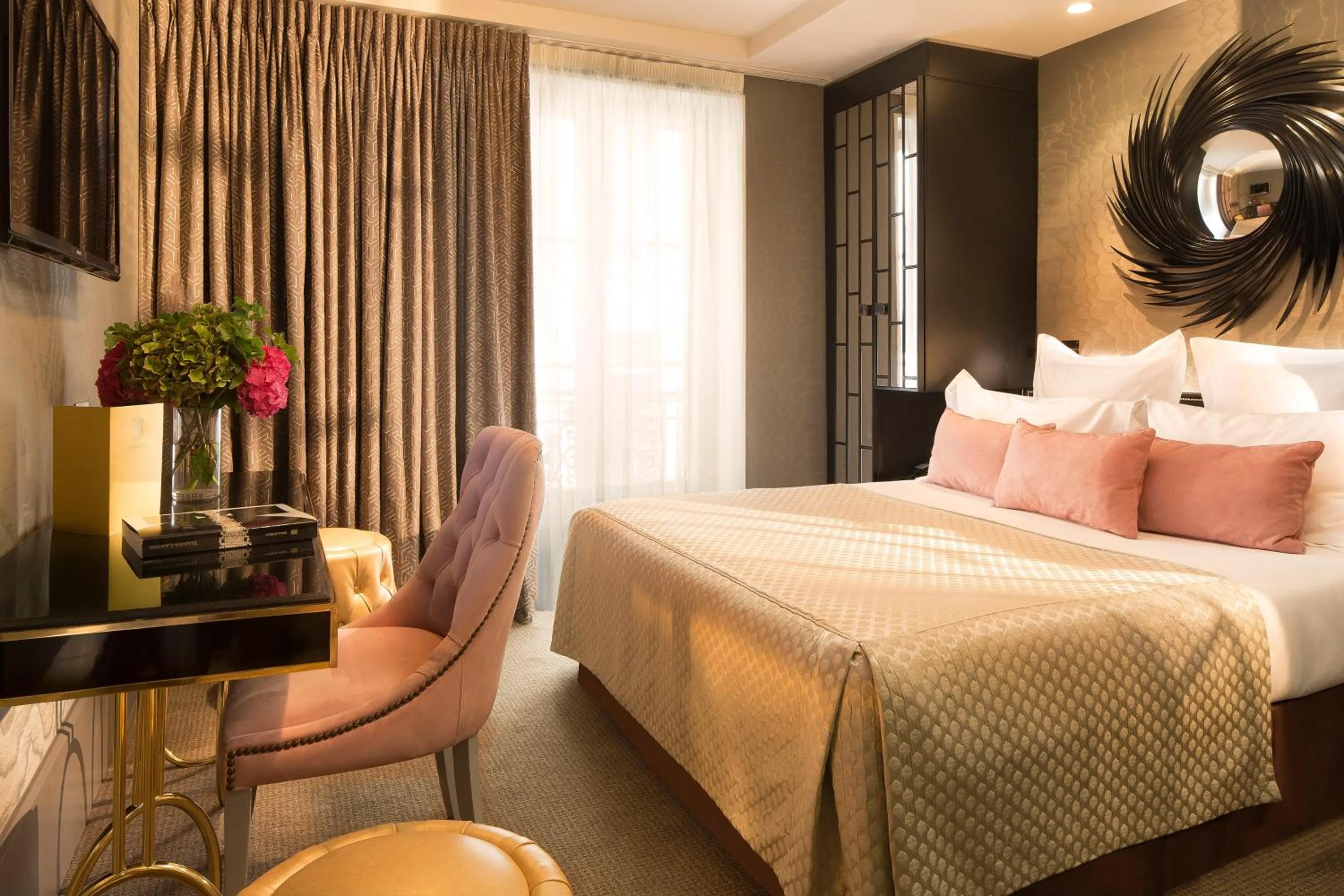 Photo of the whole room, Bed in Hôtel Baume