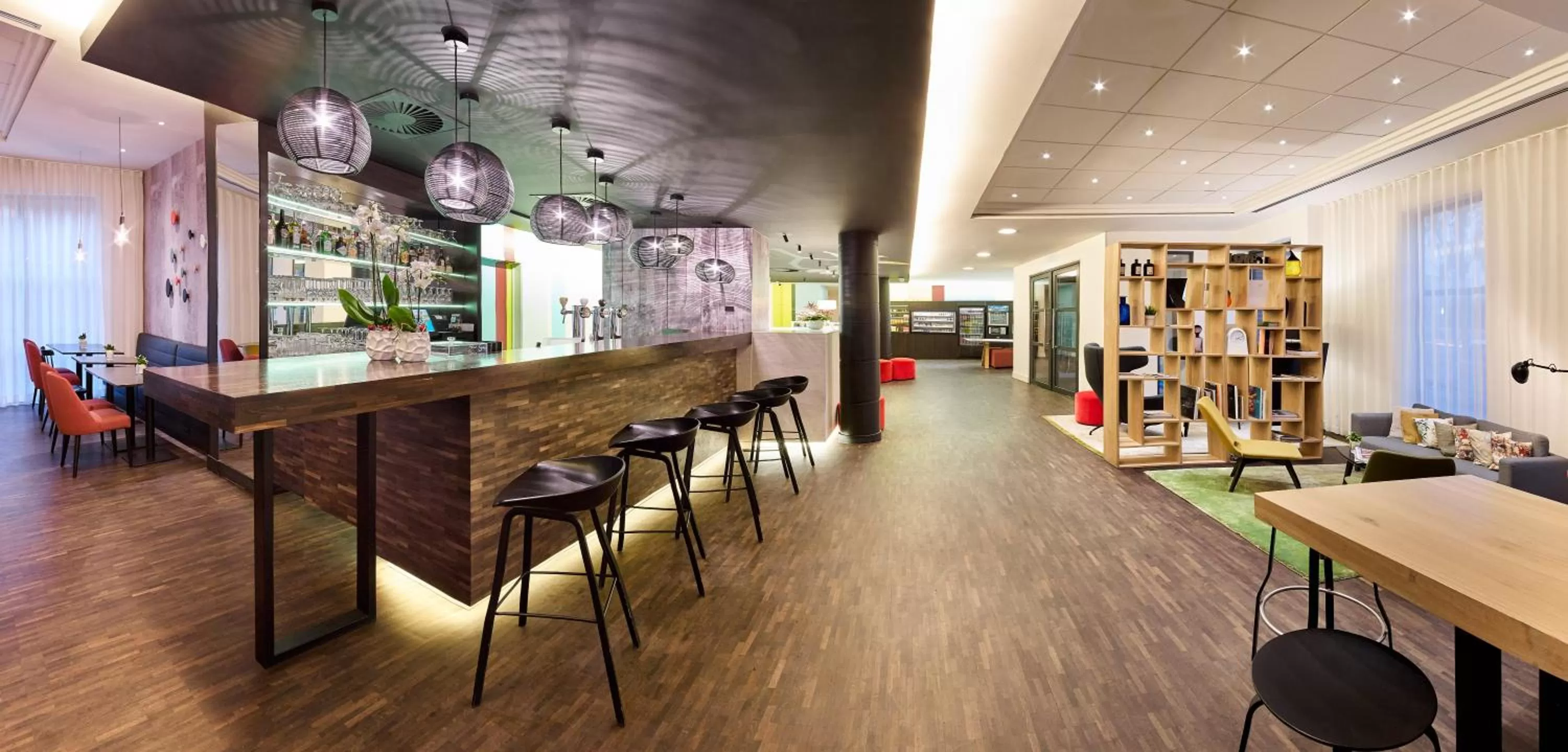 Lounge or bar in Holiday Inn Express Hasselt by IHG