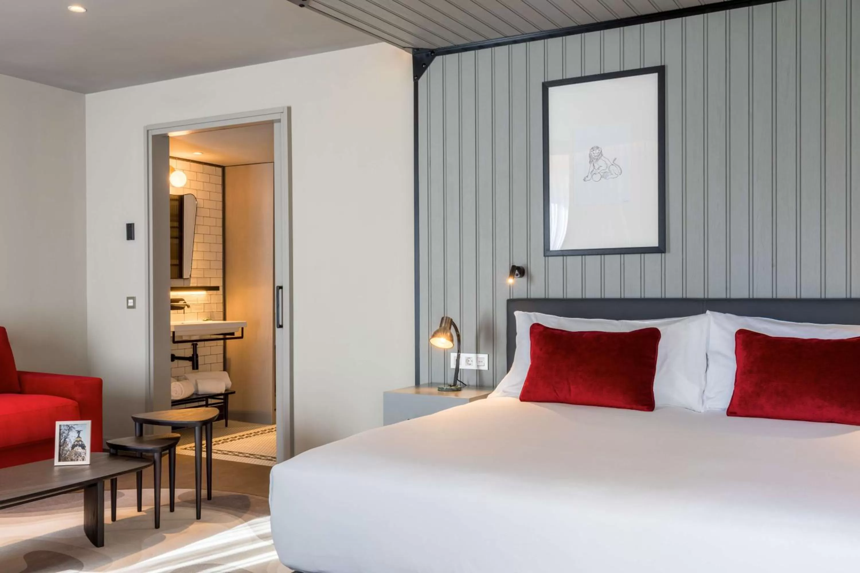 Bed in Canopy by Hilton Madrid Castellana