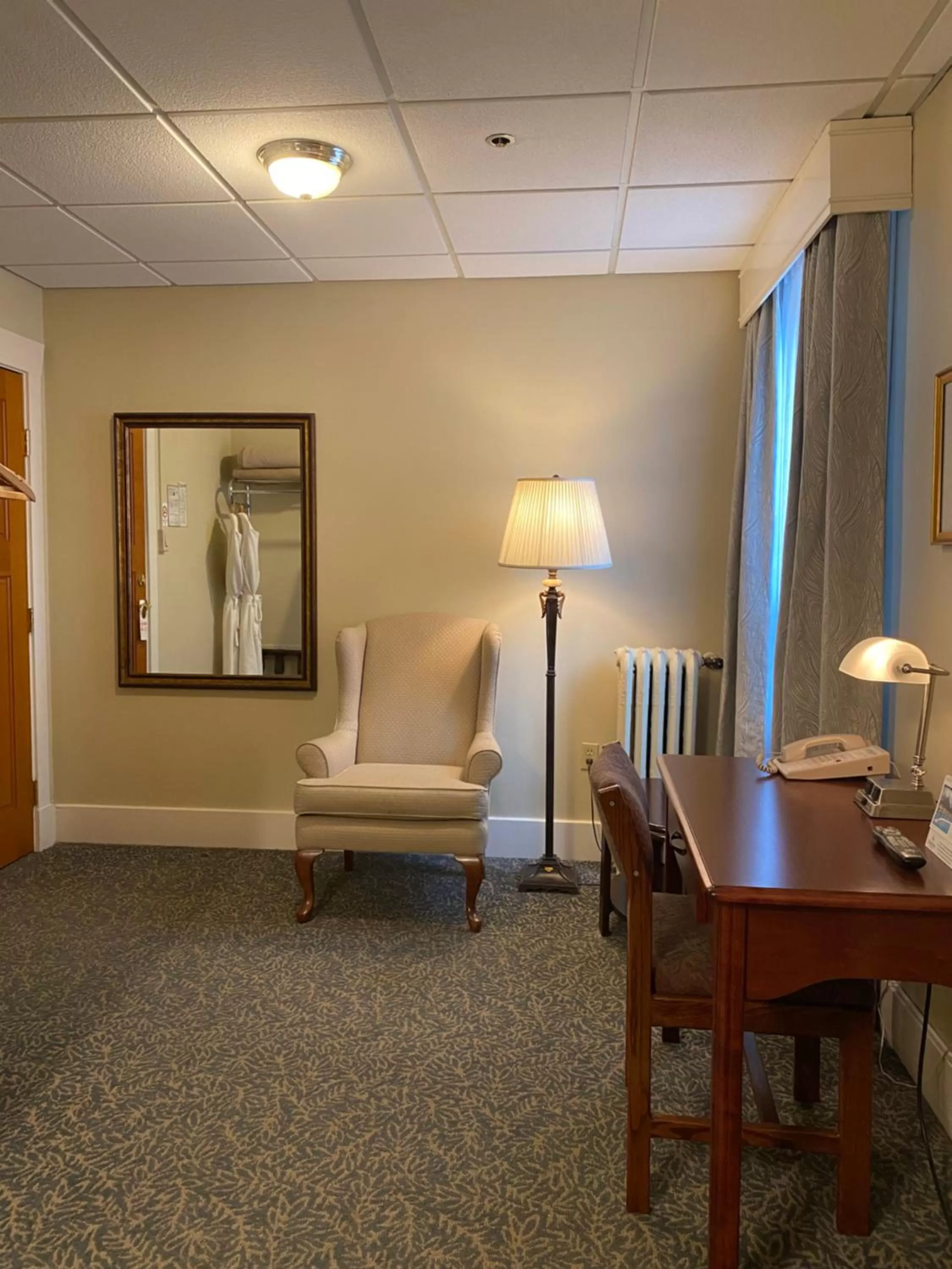 Bedroom in Kingston Hotel