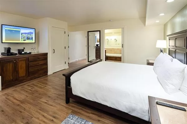 Bed in The Quail Lodge