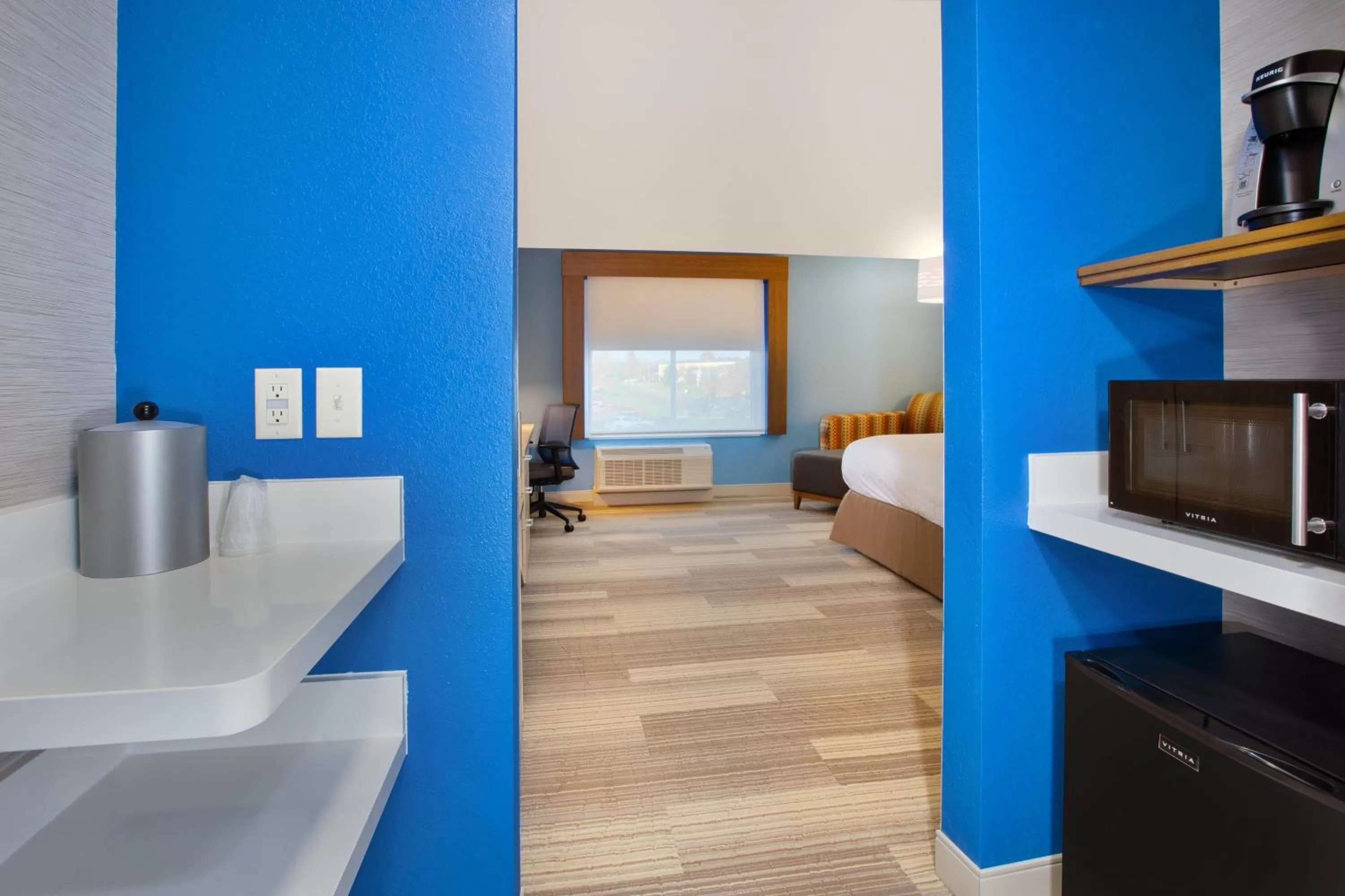 Bedroom in Holiday Inn Express & Suites Wooster by IHG