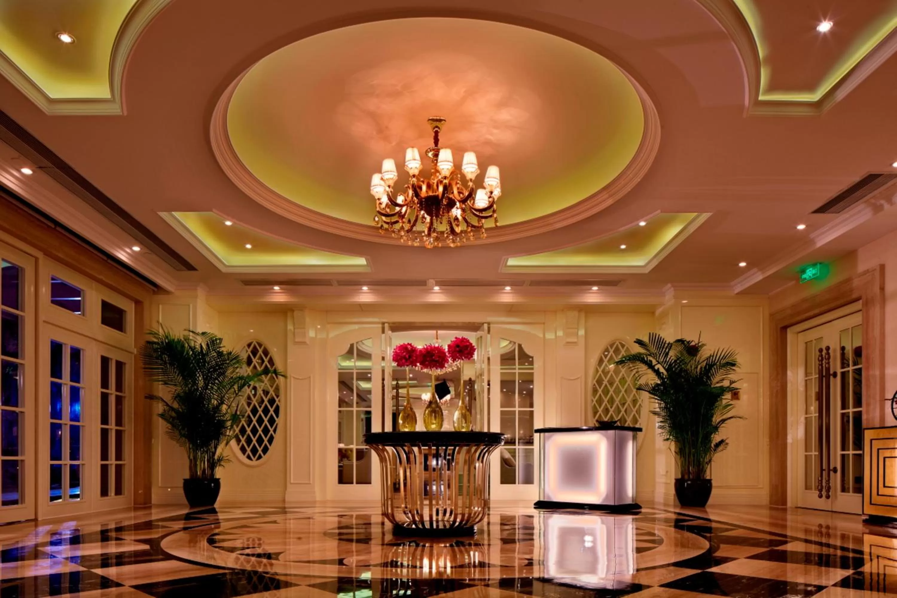 Lounge or bar in Sofitel Guangzhou Sunrich