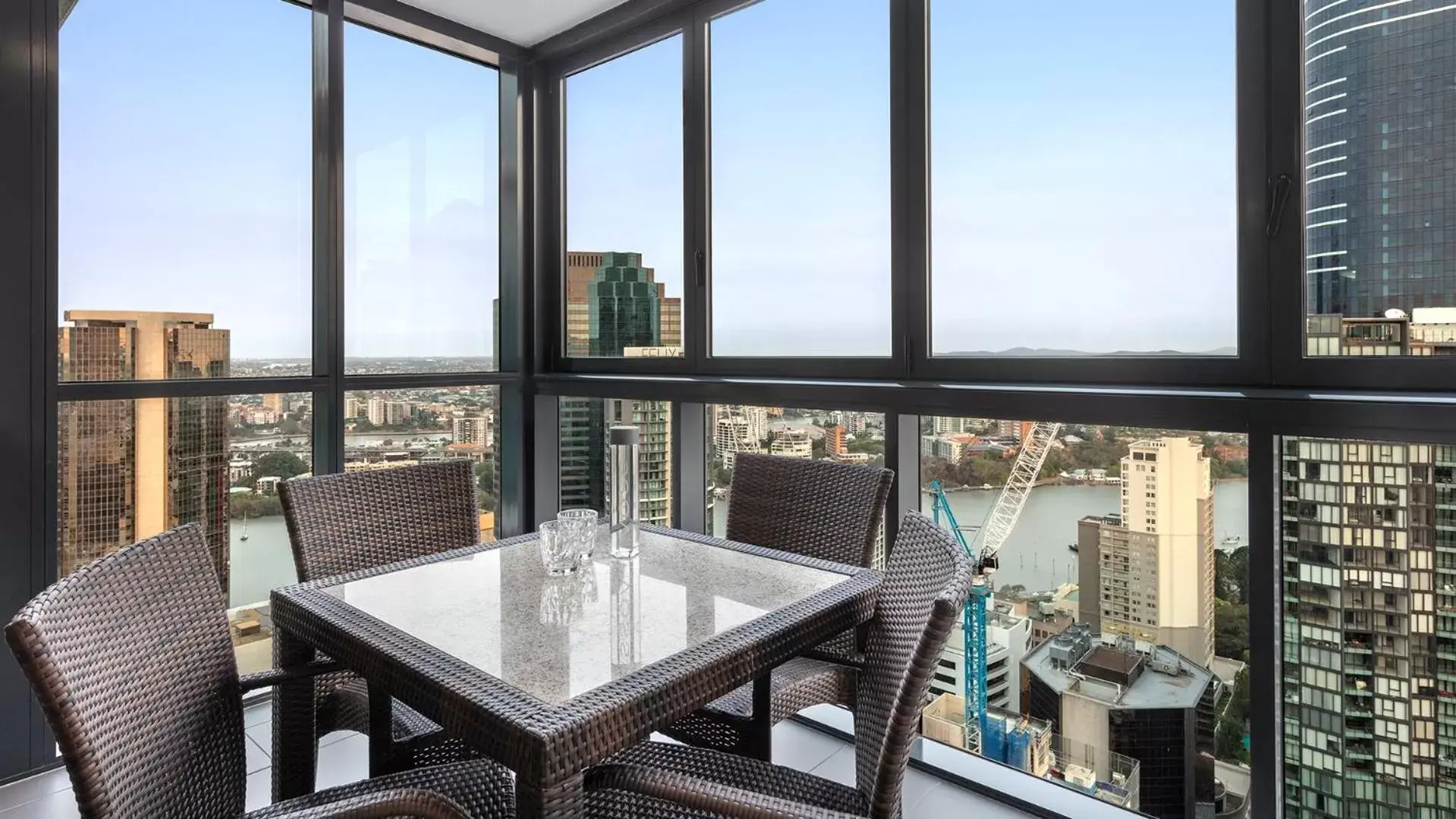 Two-Bedroom Apartment in Oaks Brisbane on Charlotte Suites Two-Bedroom Apartment in Oaks Brisbane on Charlotte Suites