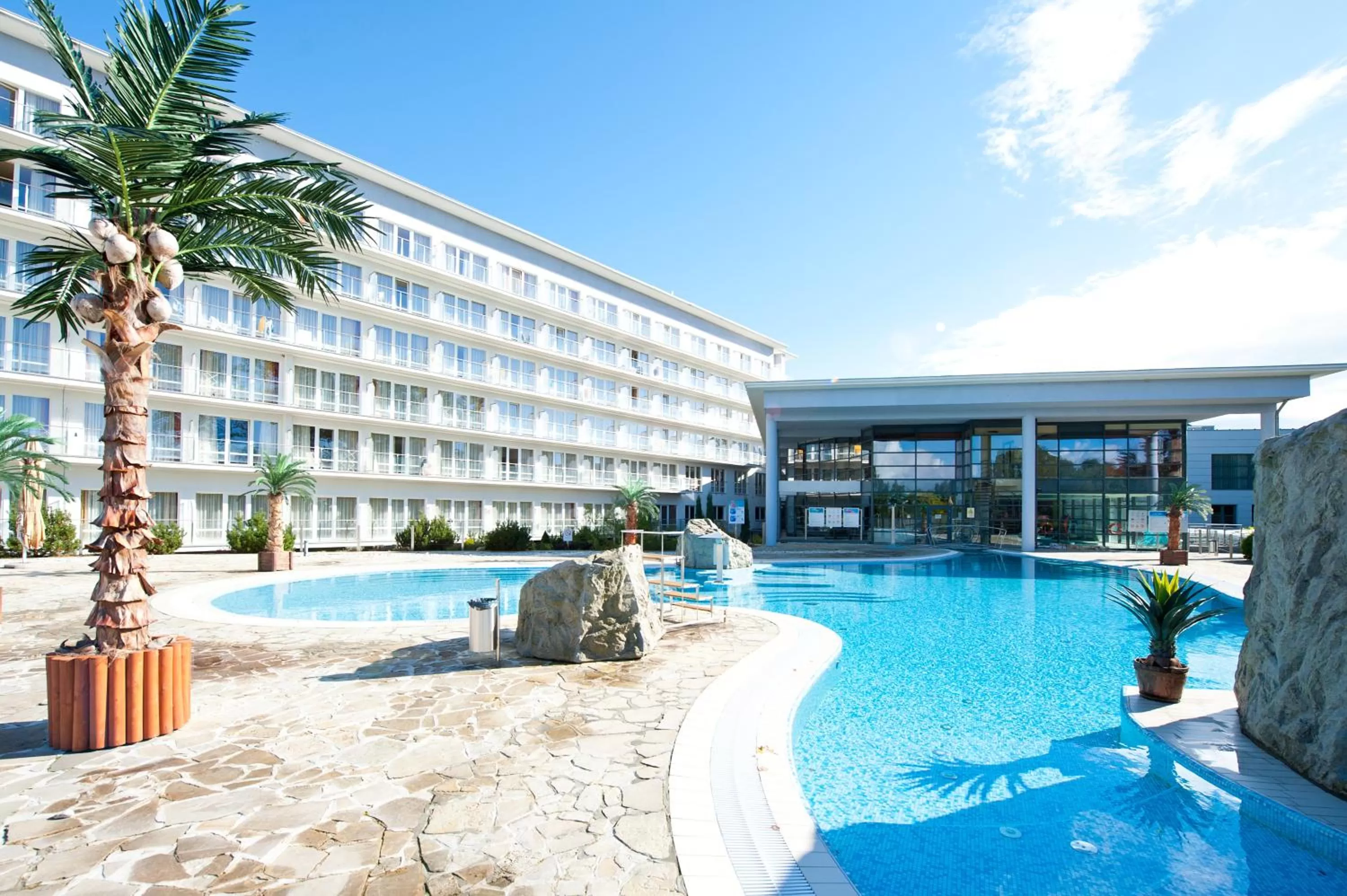 Area and facilities, Swimming Pool in Ikar Plaza