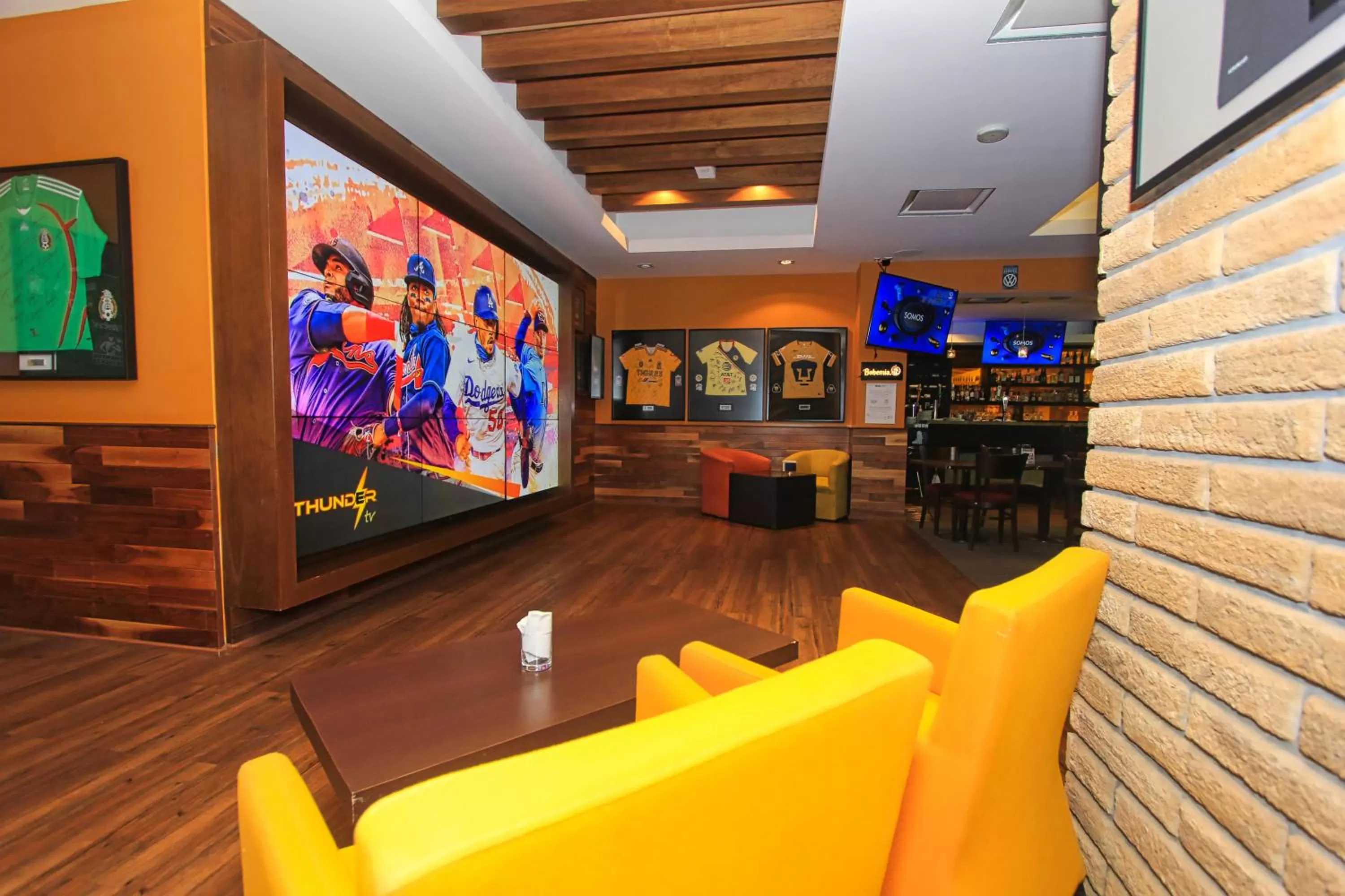 Lounge or bar in Holiday Inn & Suites Plaza Mayor by IHG