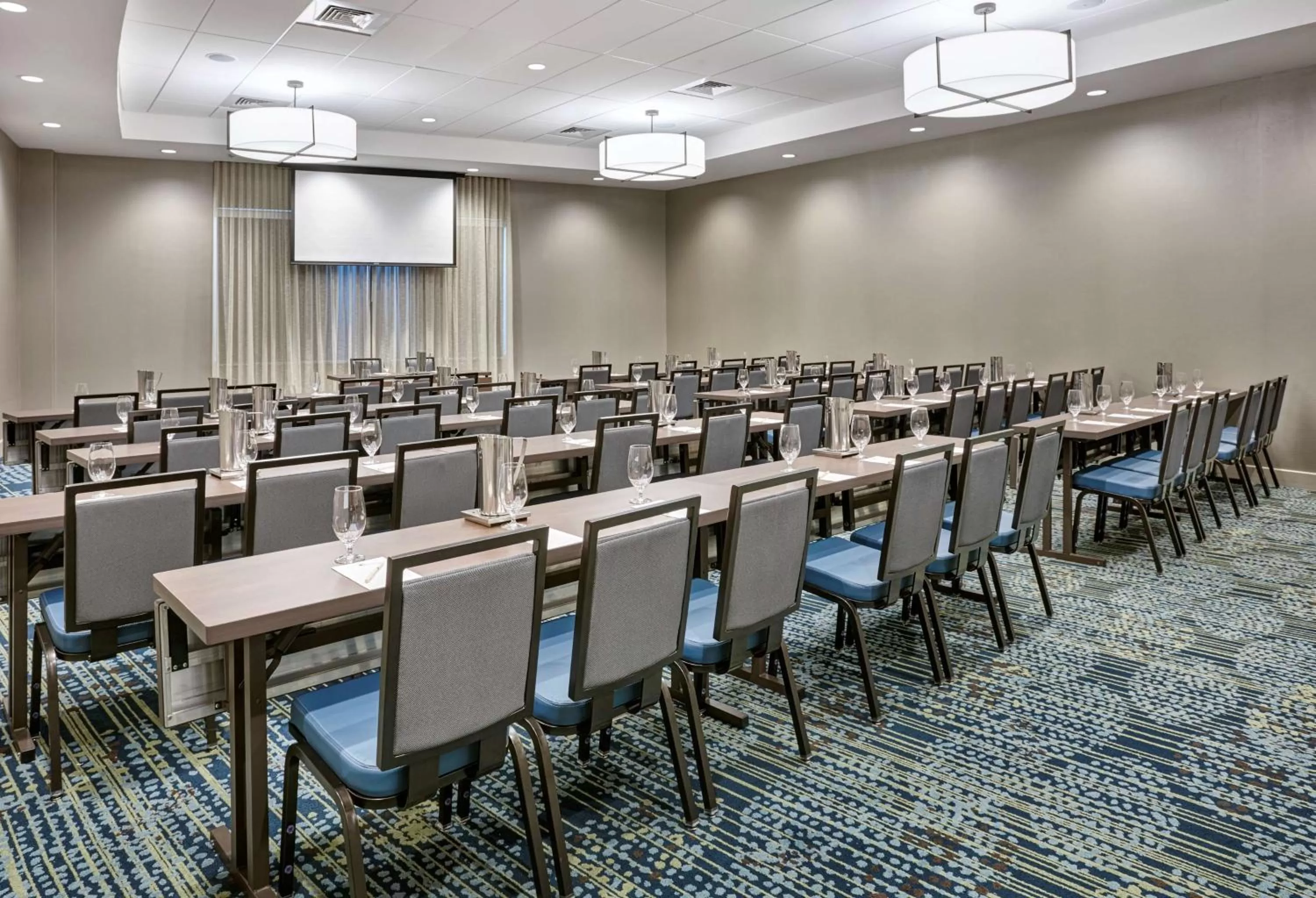 Meeting/conference room in DoubleTree by Hilton Charlotte Gateway Village