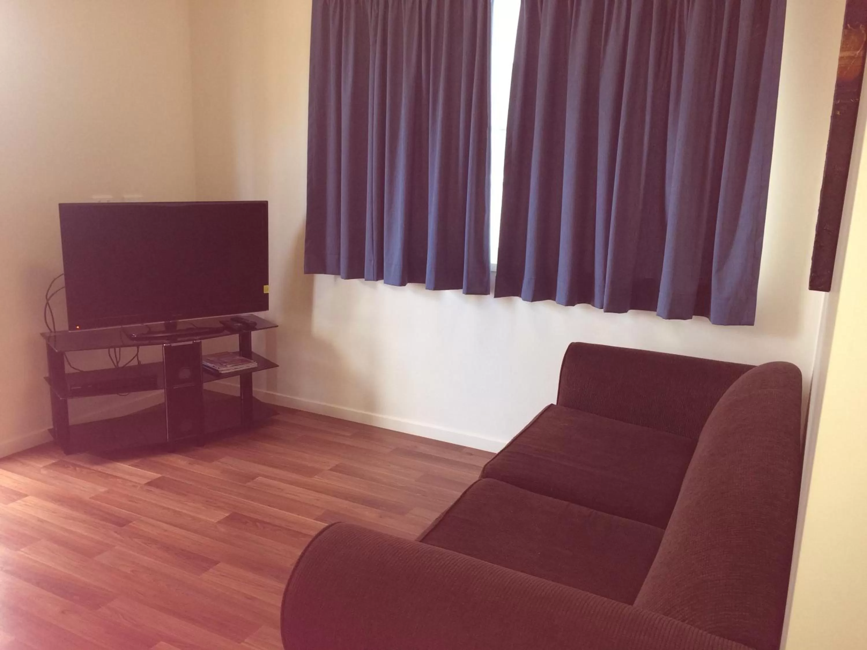 Living room in Peace Resorts - Jervis Bay Holiday Cabins in Sussex Inlet