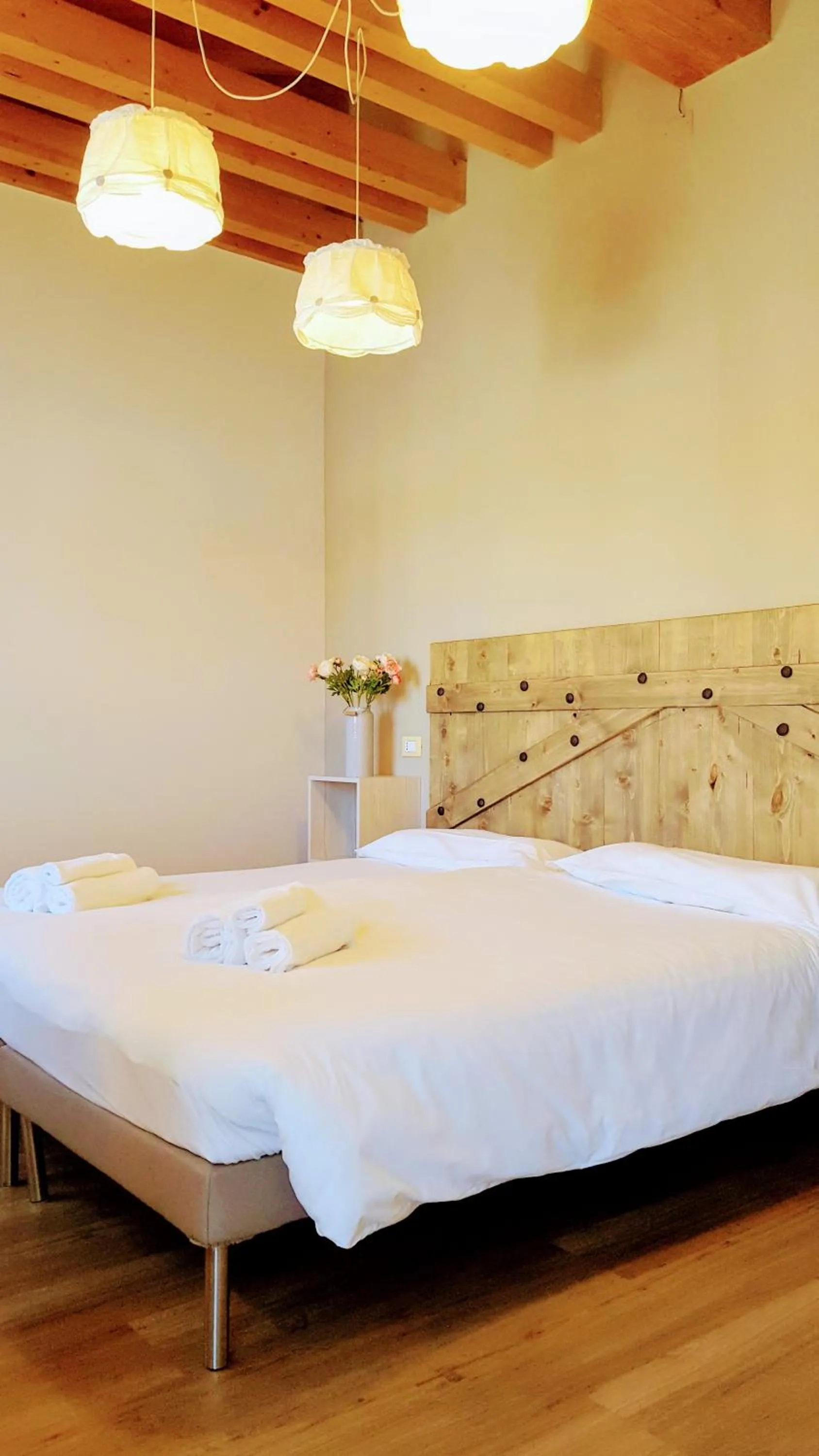 Photo of the whole room, Bed in Locanda Avanguardia